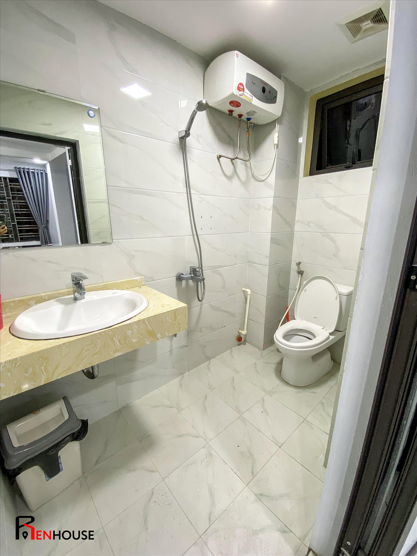 Phòng trọ Studio 30m2 tại RenHouse Đình Thôn - Nam Từ Liêm - Phòng tắm