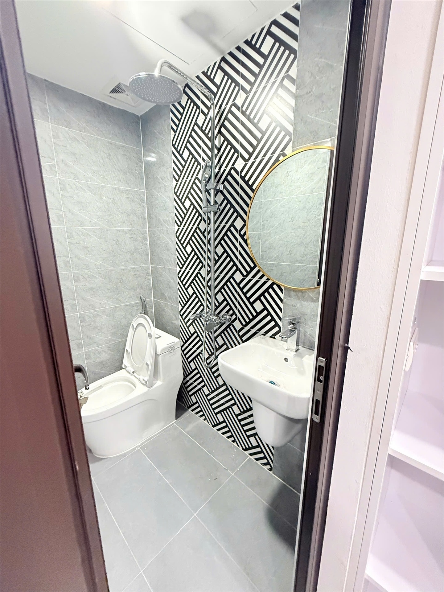 Phòng trọ Studio 25m2 tại NTV Apartment Nguyễn Khang - Cầu Giấy - Phòng tắm