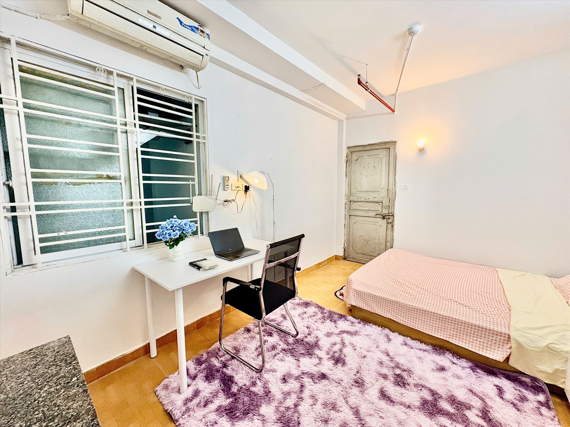 Phòng trọ Studio 25m2 tại Time House Trung Kính - Cầu Giấy - Góc làm việc