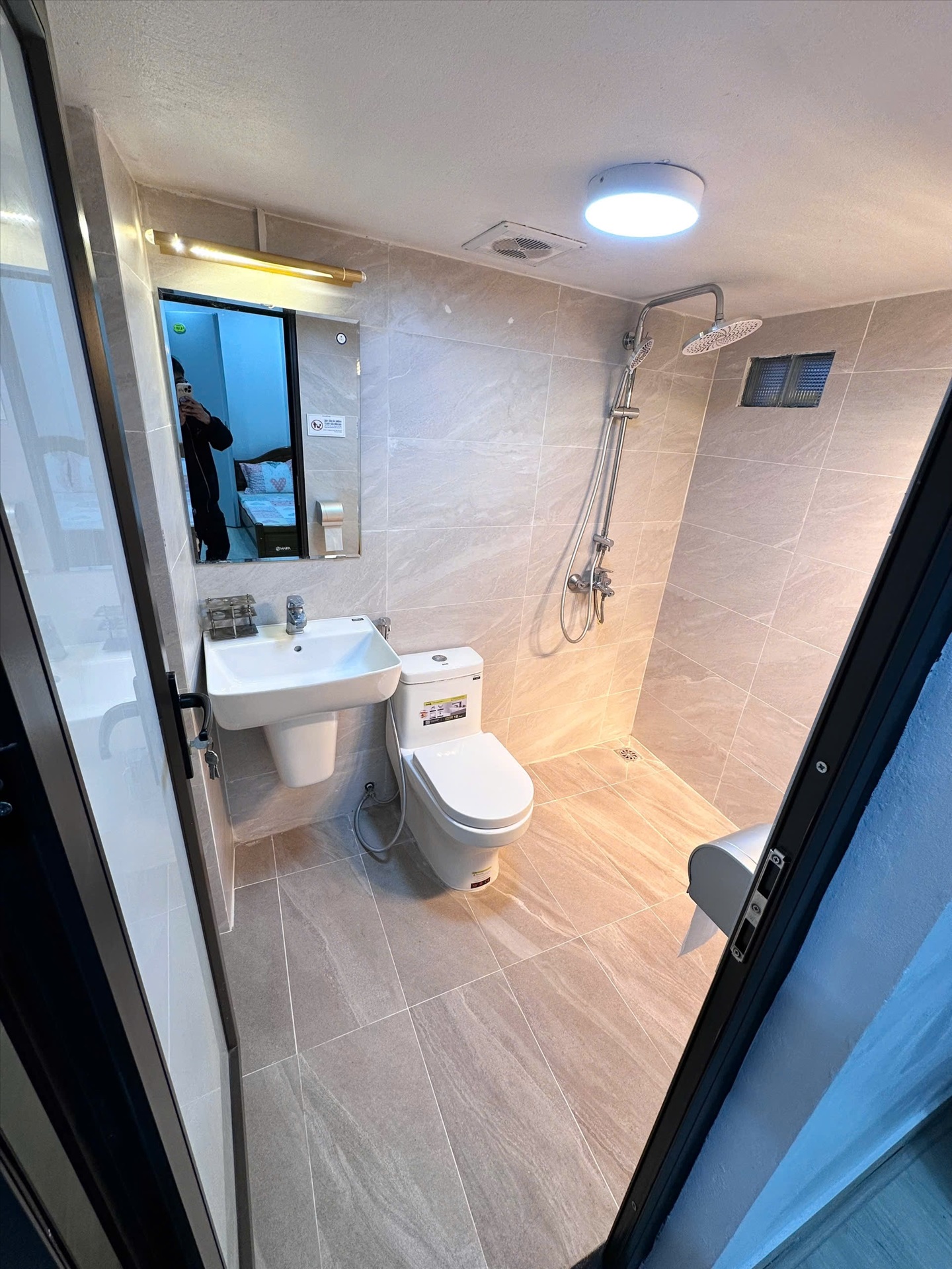 Phòng trọ Studio 30m2 tại GENZ Home Đội Cấn - Ba Đình - Phòng tắm