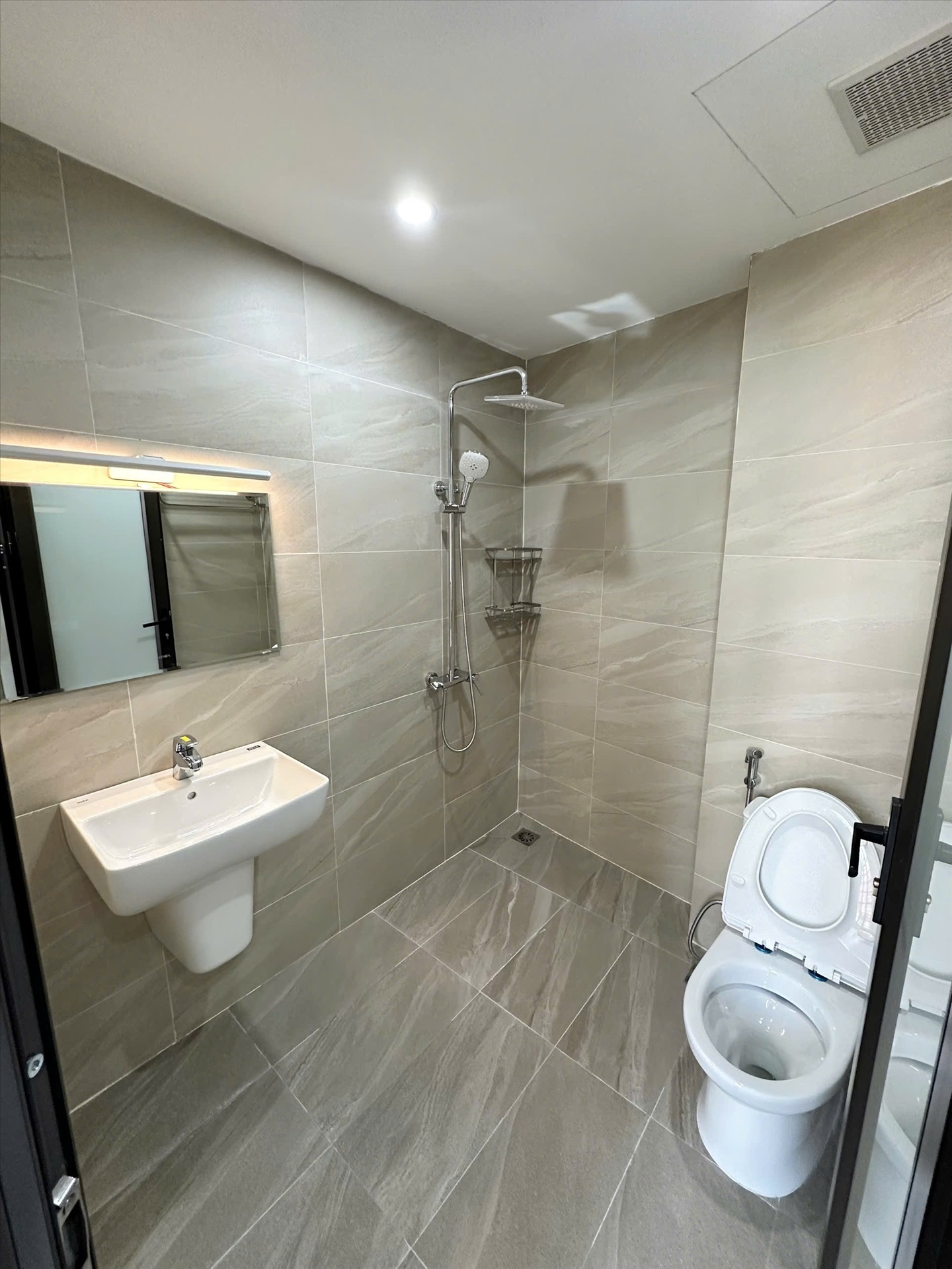 Phòng trọ Studio 35m2 tại GENZ Home Đội Cấn - Ba Đình - Phòng tắm