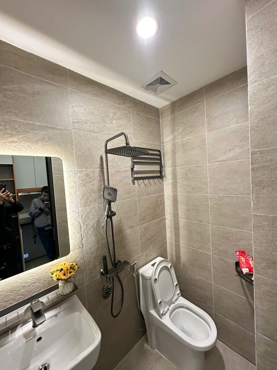 Phòng trọ Studio 28m2 tại FUNHOME Phạm Văn Đồng - Bắc Từ Liêm - Phòng tắm