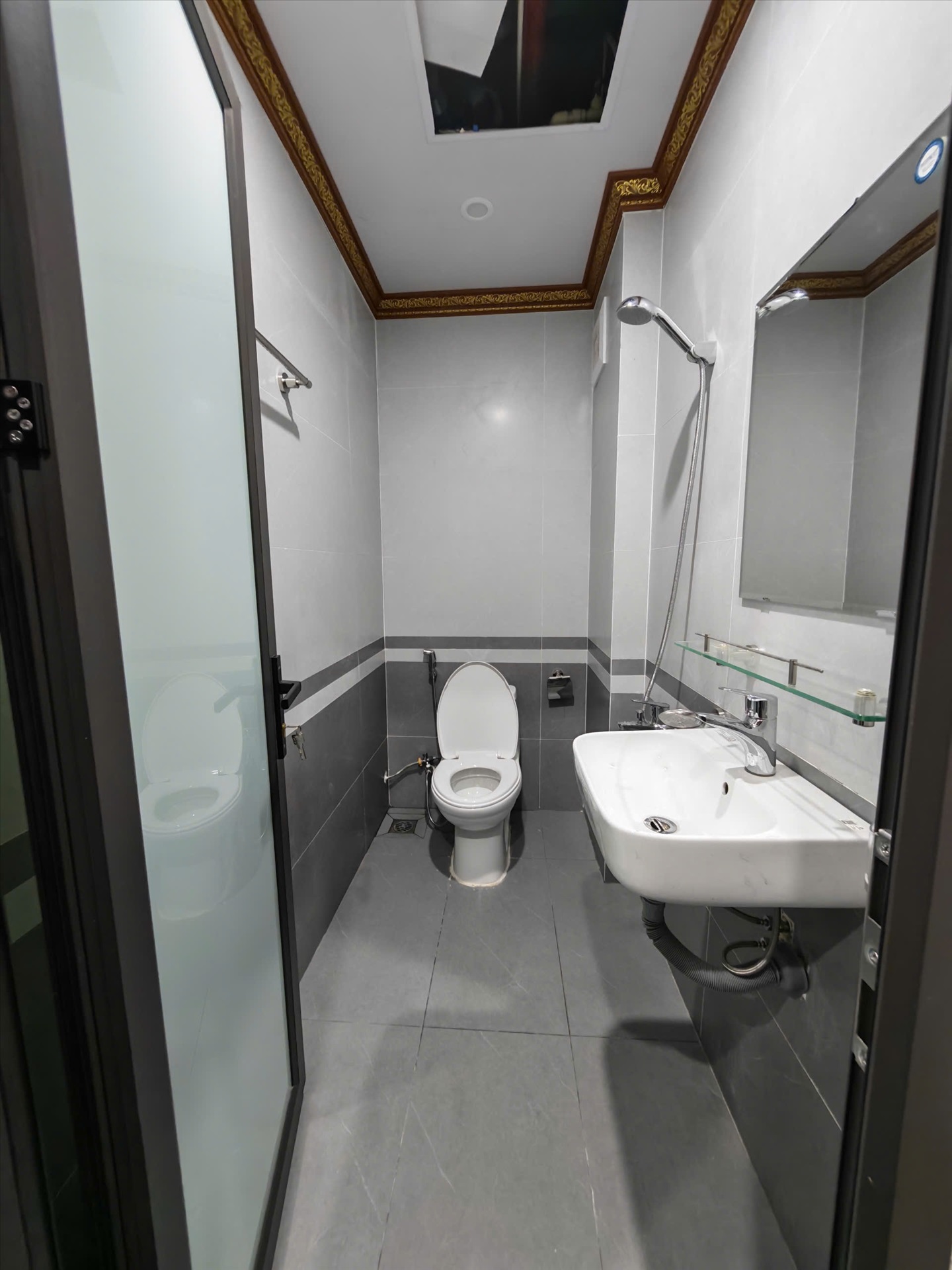 Phòng trọ Studio 25m2 tại LM Land Trung Kính - Cầu Giấy - Phòng tắm