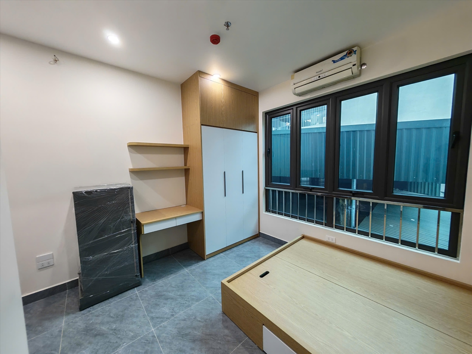 Phòng trọ Studio 25m2 tại LM Land Trung Kính - Cầu Giấy - Phòng khách