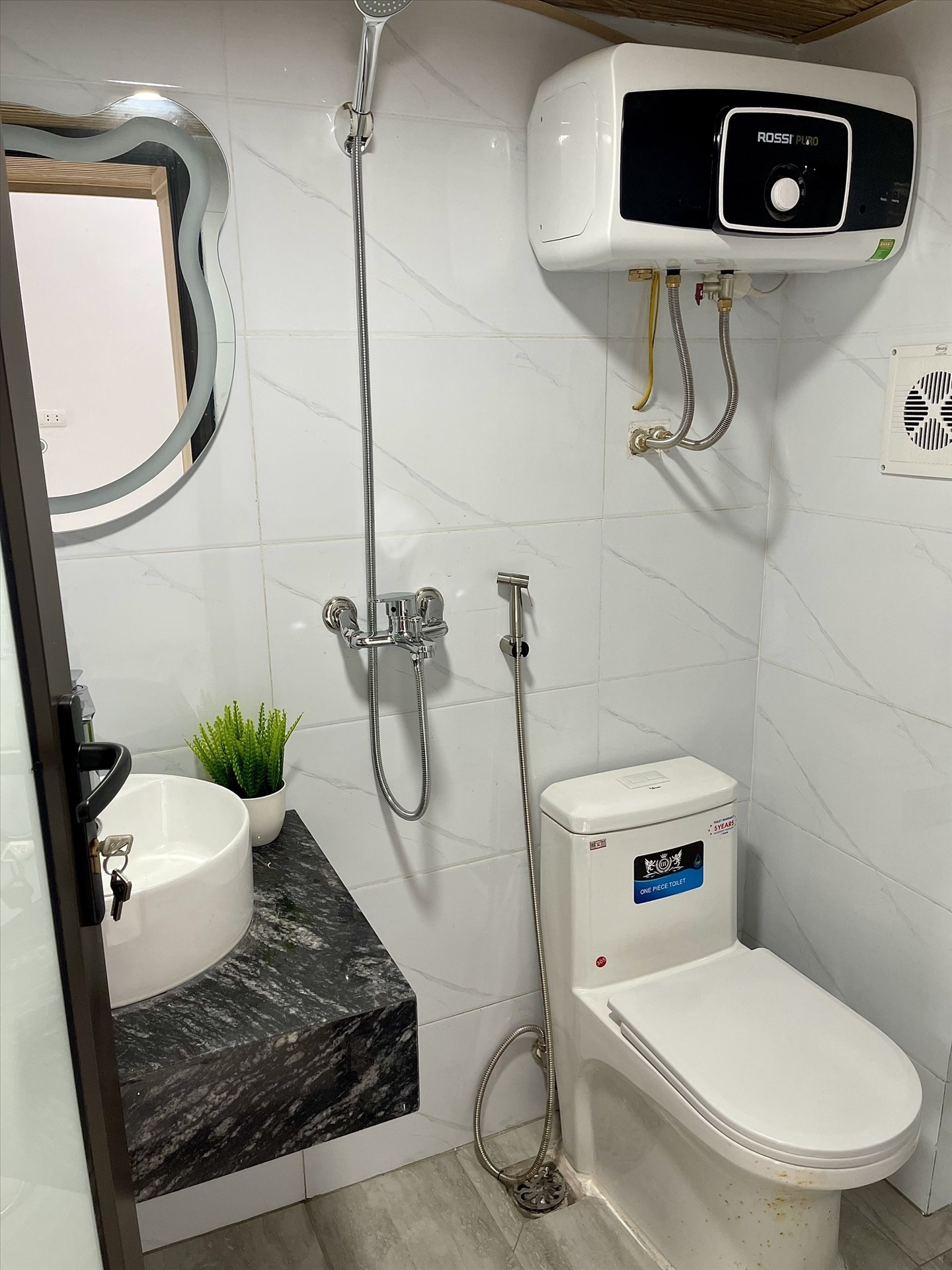 Phòng trọ Studio 25m2 tại Funhome Đại Từ - Hoàng Mai - Phòng tắm