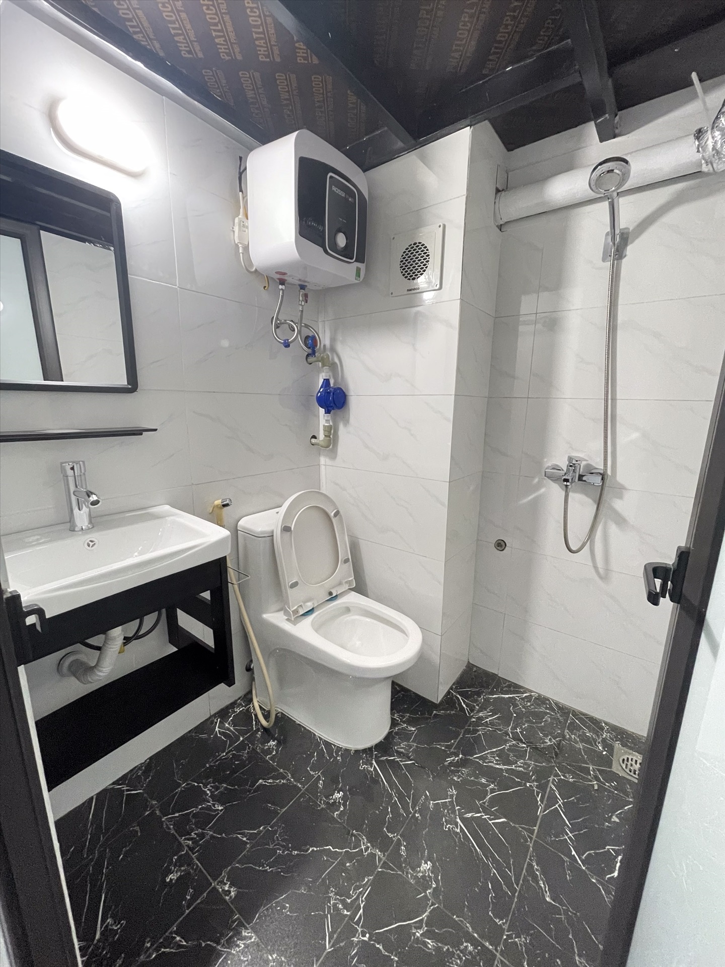 Phòng trọ Studio 25m2 tại Funhome Giải Phóng - Hoàng Mai - Phòng tắm