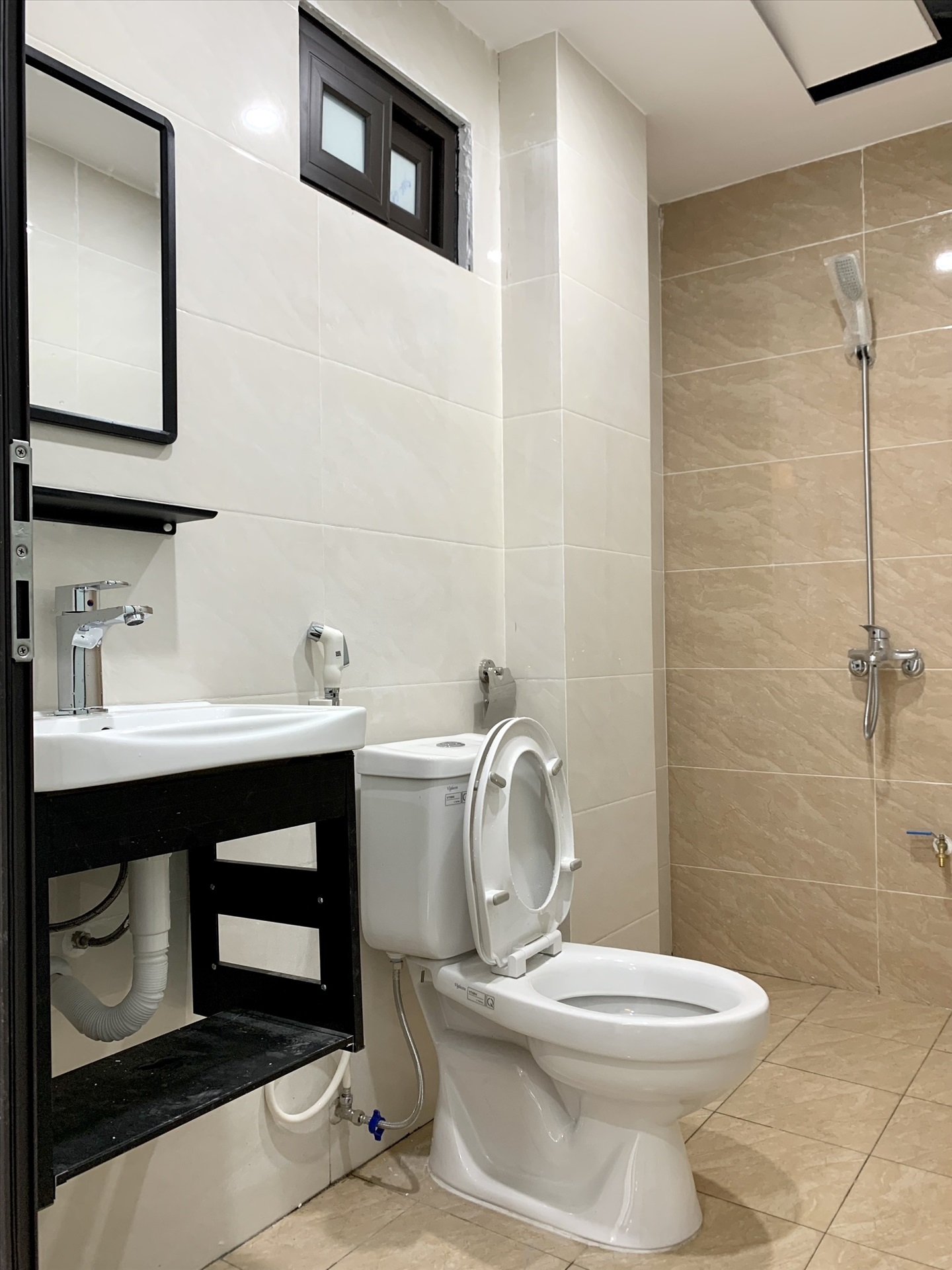 Phòng trọ 1 Phòng ngủ 45m2 tại TT House 4 Nguyễn Khánh Toàn - Cầu Giấy - Phòng tắm