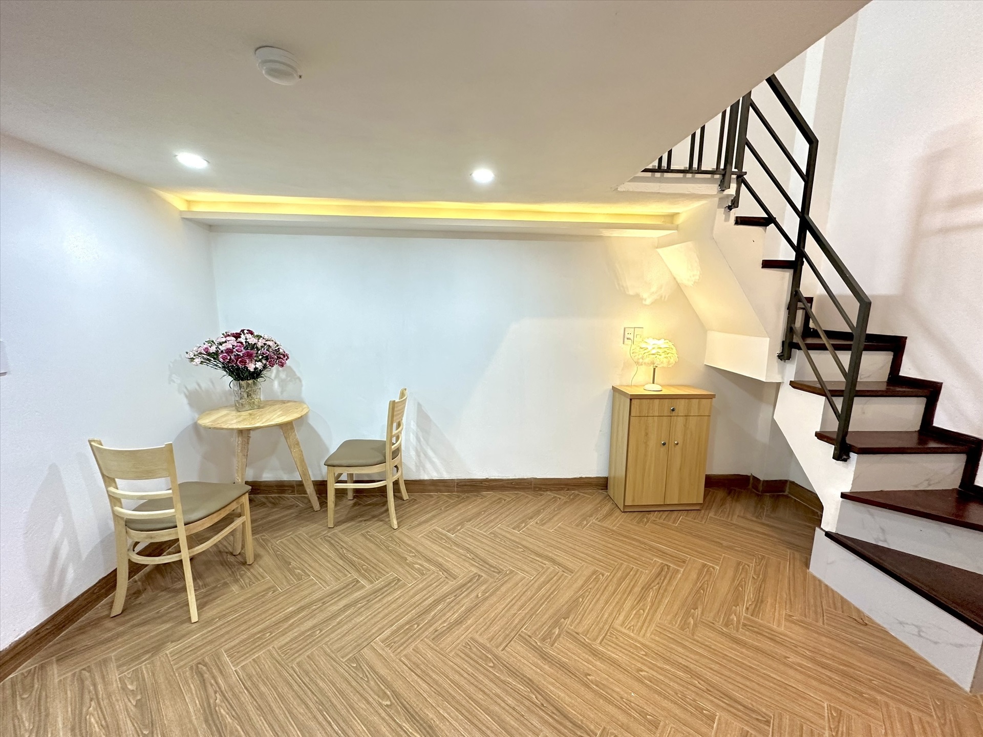 Phòng trọ Duplex 50m2 tại TT House Xuân Thủy - Cầu Giấy - Phòng khách