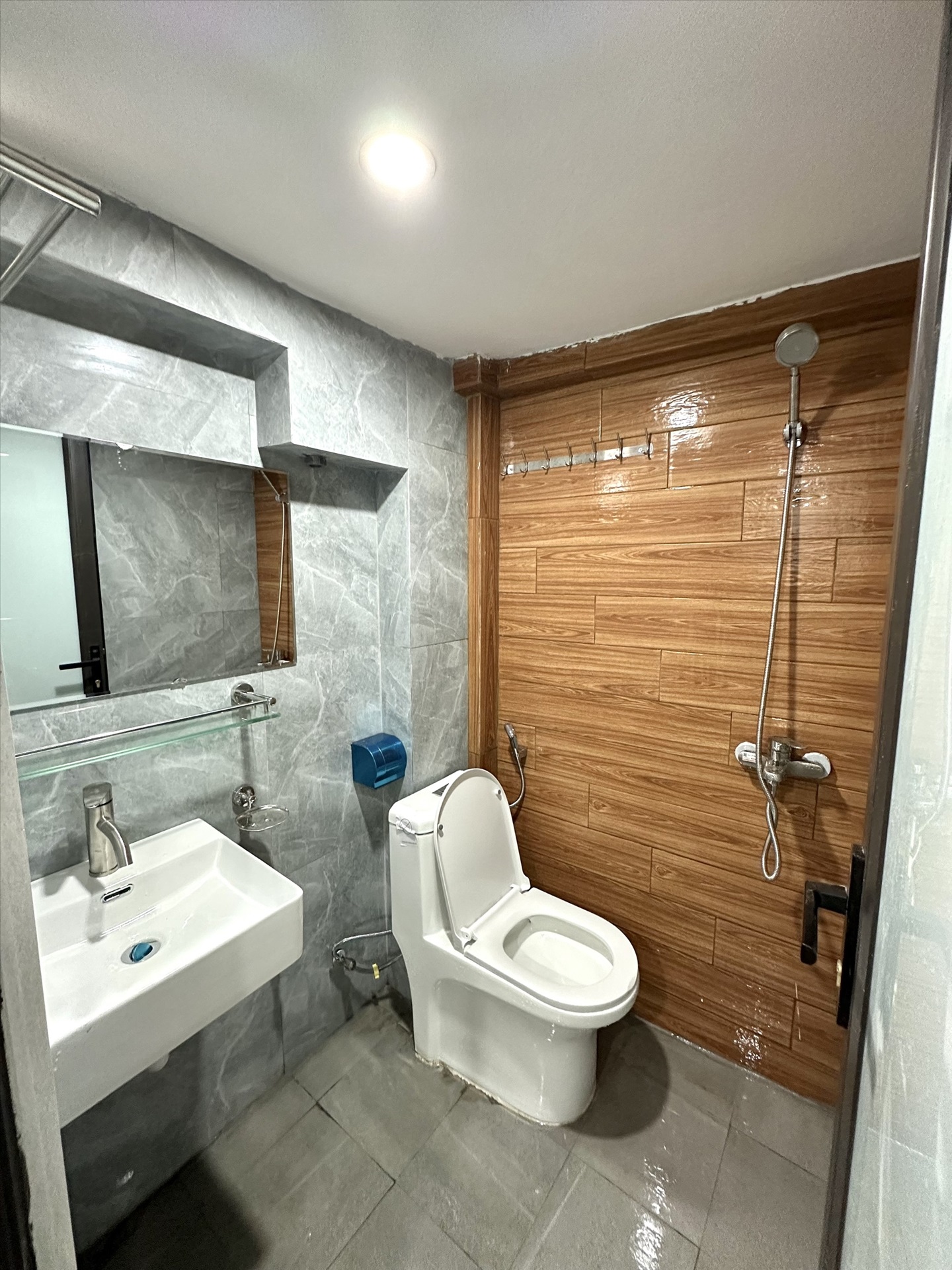 Phòng trọ Duplex 50m2 tại TT House Xuân Thủy - Cầu Giấy - Phòng tắm