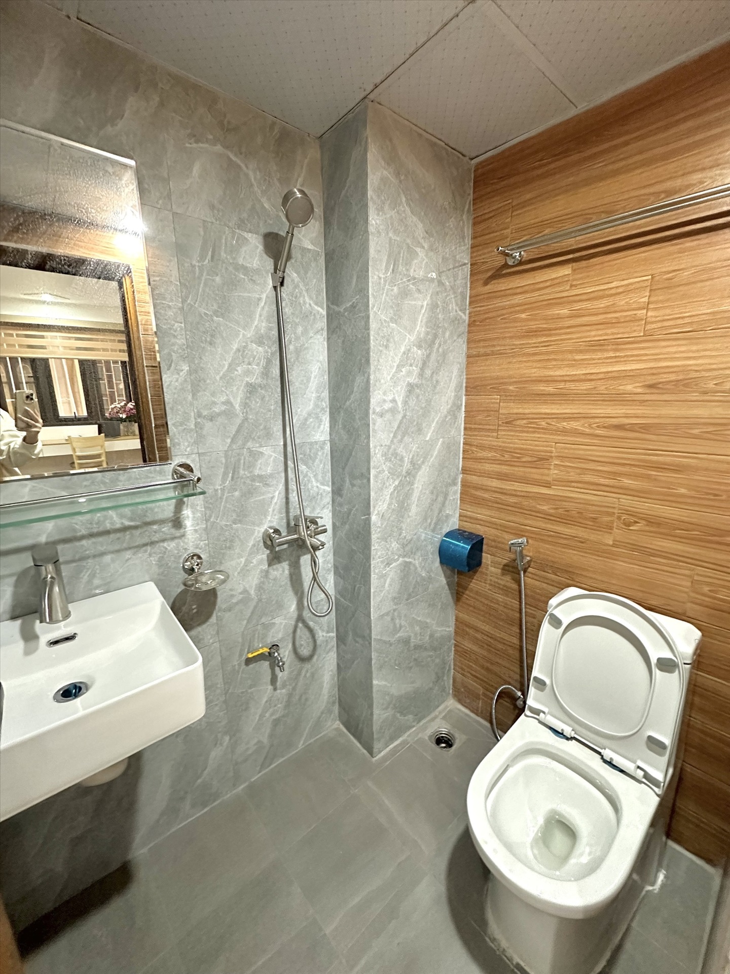 Phòng trọ Studio 30m2 tại TT House Xuân Thủy - Cầu Giấy - Phòng tắm