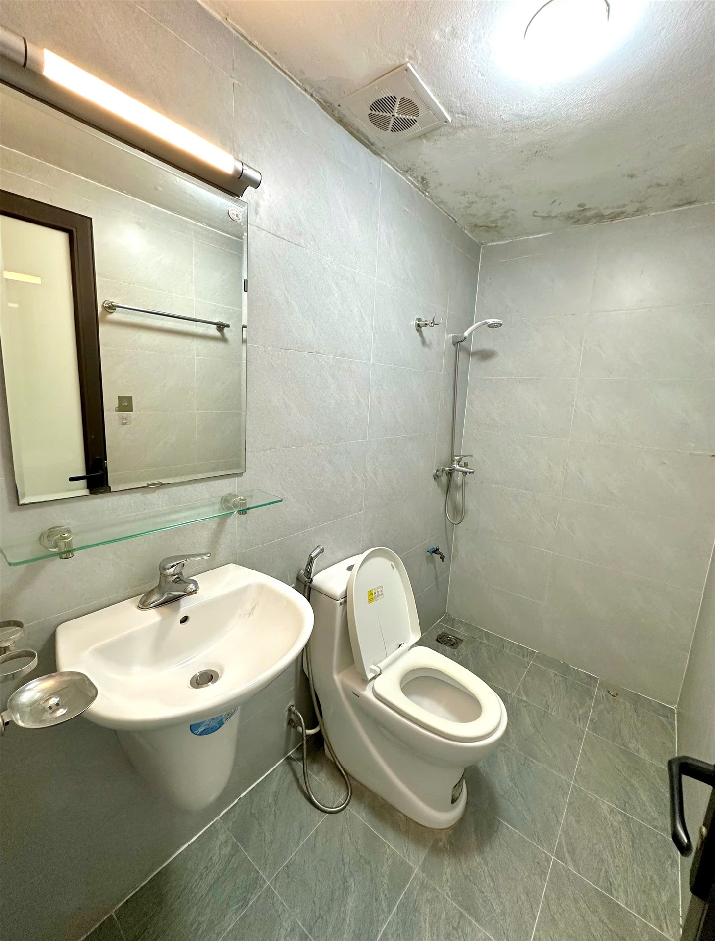 Phòng trọ 1 Phòng ngủ 40m2 tại TT House 3 Nguyễn Khánh Toàn - Cầu Giấy - Phòng tắm