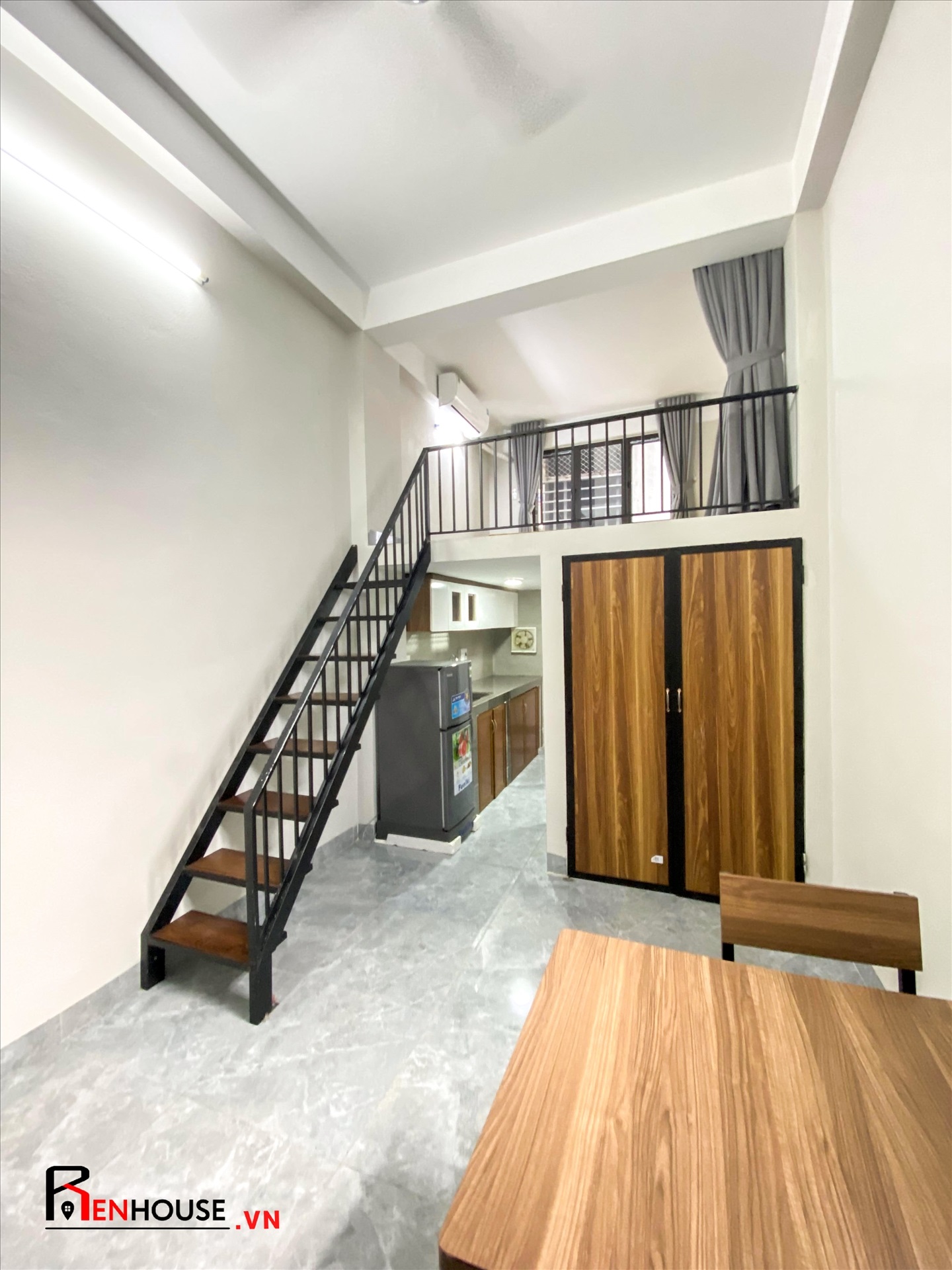 Phòng trọ Duplex 30m2 tại RenHouse 3 Trần Thái Tông - Cầu Giấy - Phòng khách