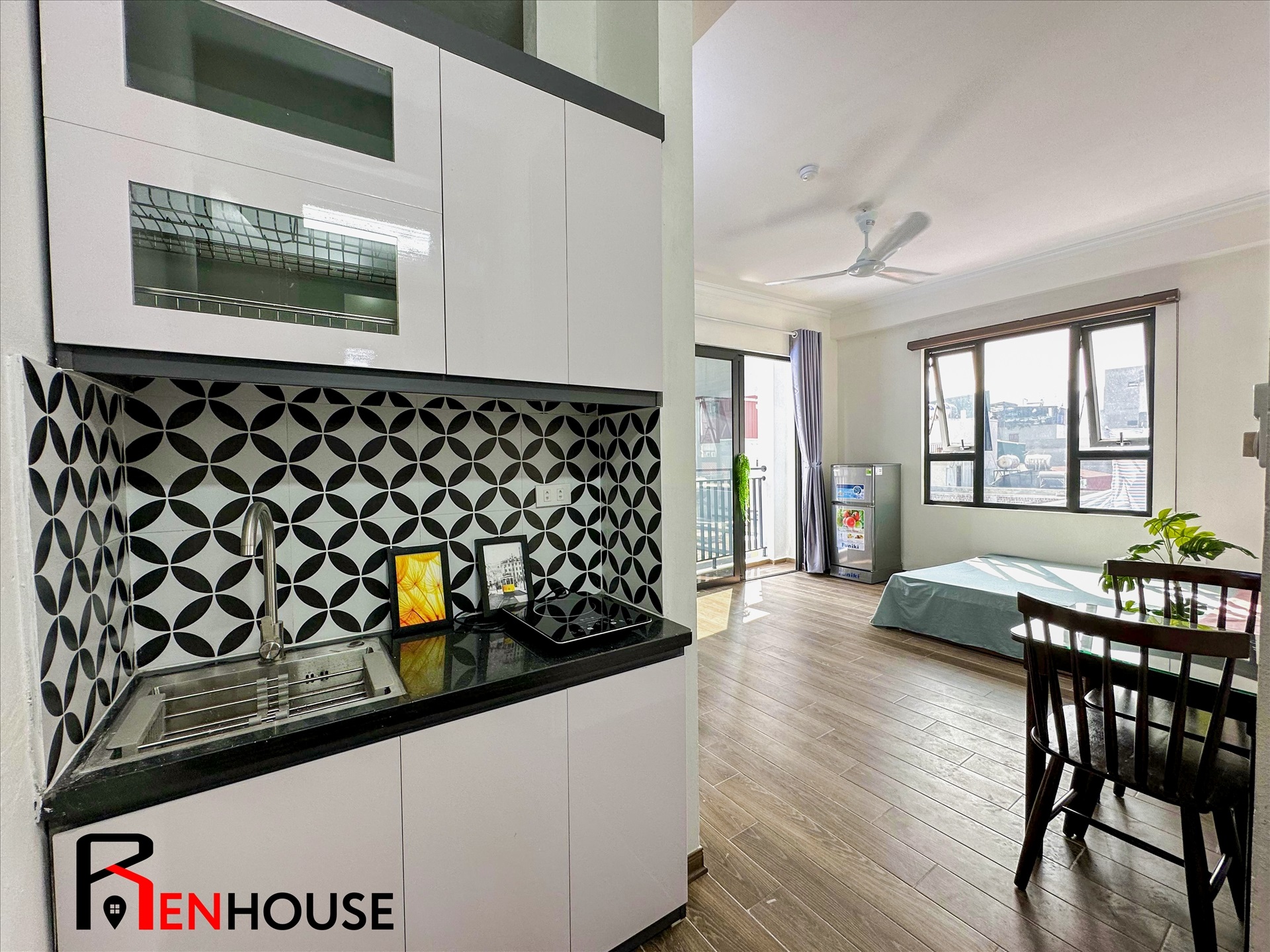 Phòng trọ Studio 32m2 tại RenHouse Hồ Tùng Mậu - Bắc Từ Liêm - Phòng bếp