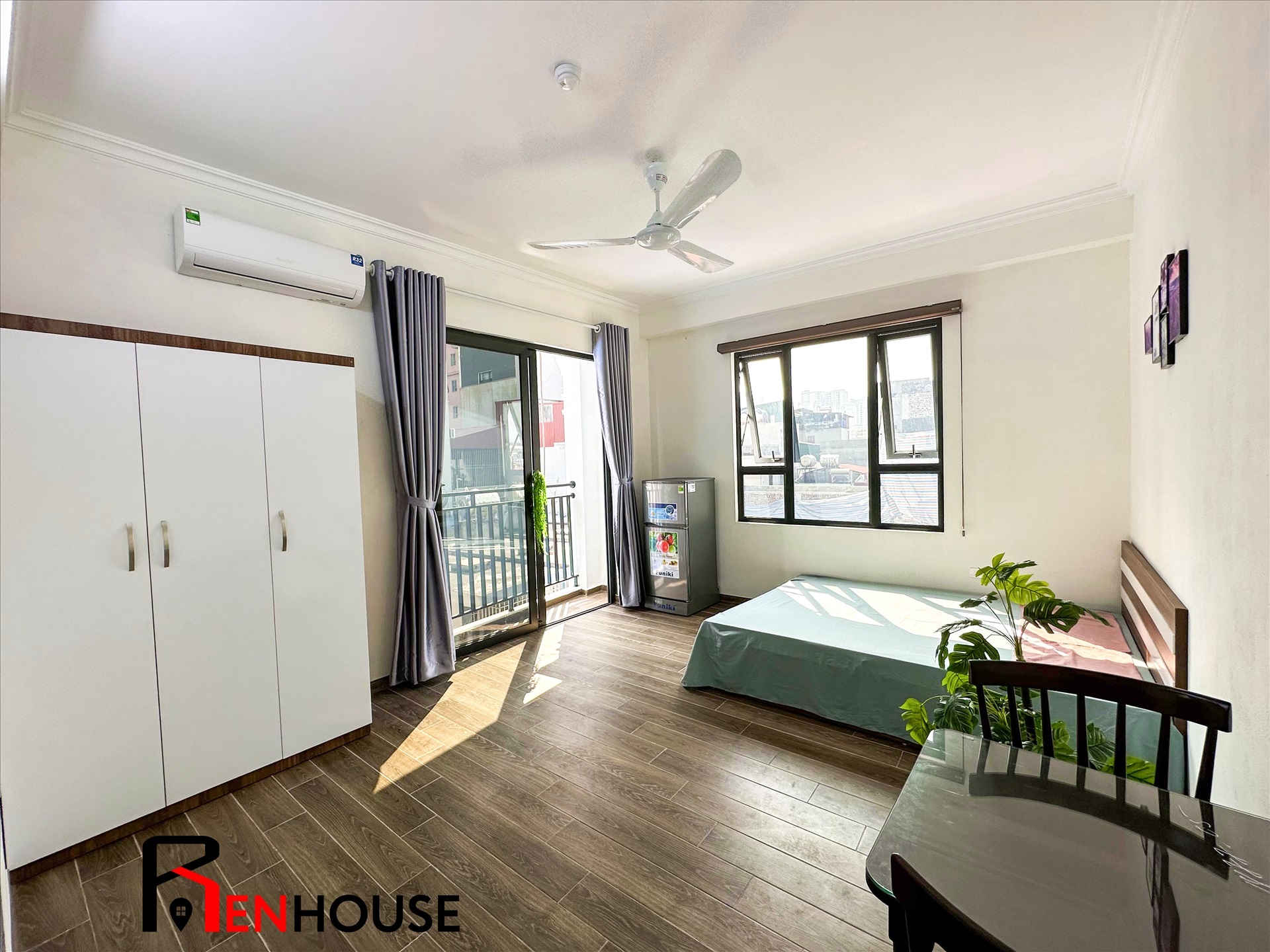 Phòng trọ Studio 32m2 tại RenHouse Hồ Tùng Mậu - Bắc Từ Liêm - Phòng ngủ