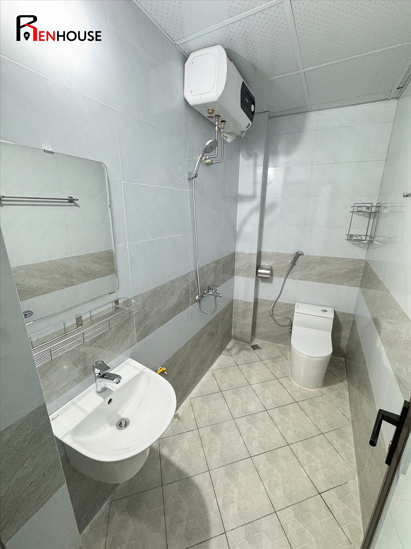 Phòng trọ Studio 29m2 tại RenHouse 1 Phú Kiều - Bắc Từ Liêm - Phòng tắm