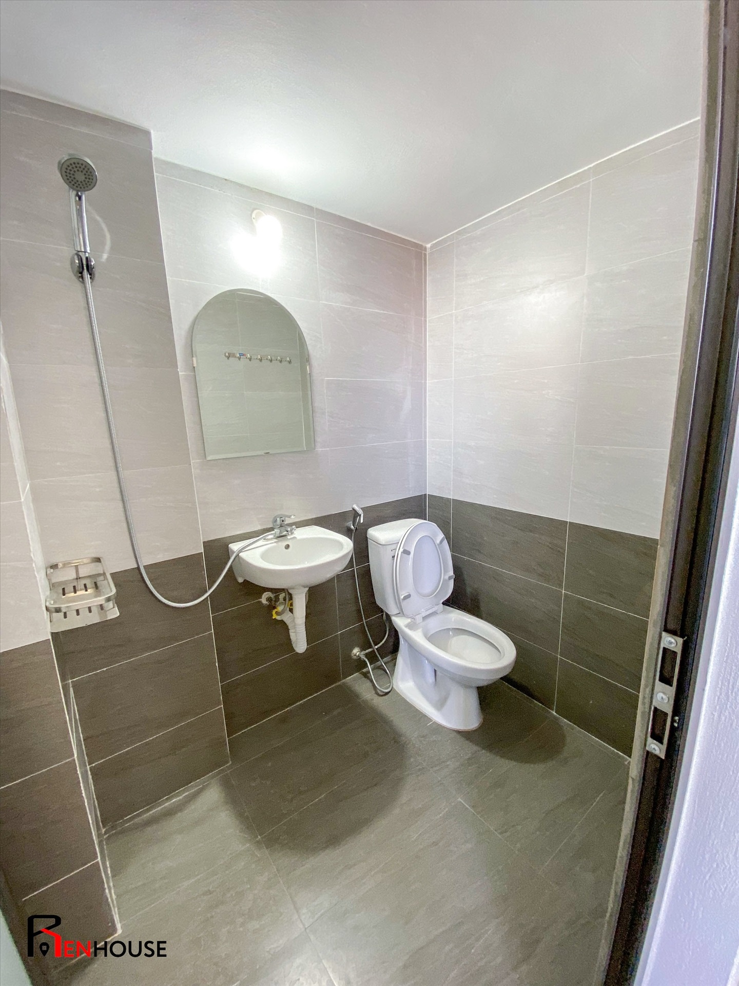 Phòng trọ Studio 27m2 tại RenHouse 3 Mỹ Đình - Nam Từ Liêm - Phòng tắm