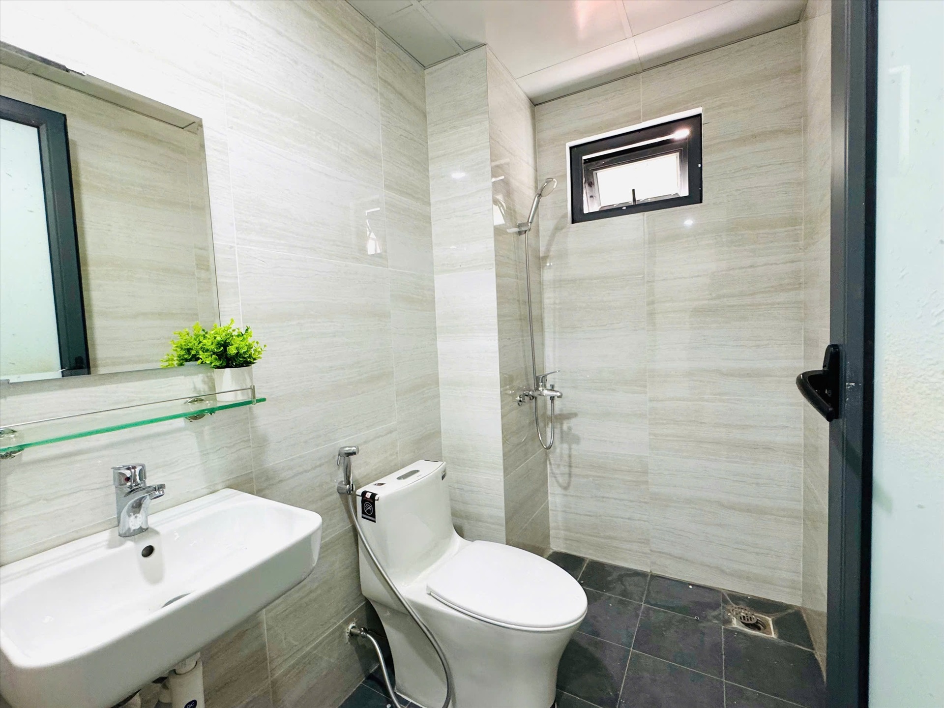 Phòng trọ Studio 25m2 tại Vihome Plus Lê Quang Đạo - Nam Từ Liêm - Phòng tắm