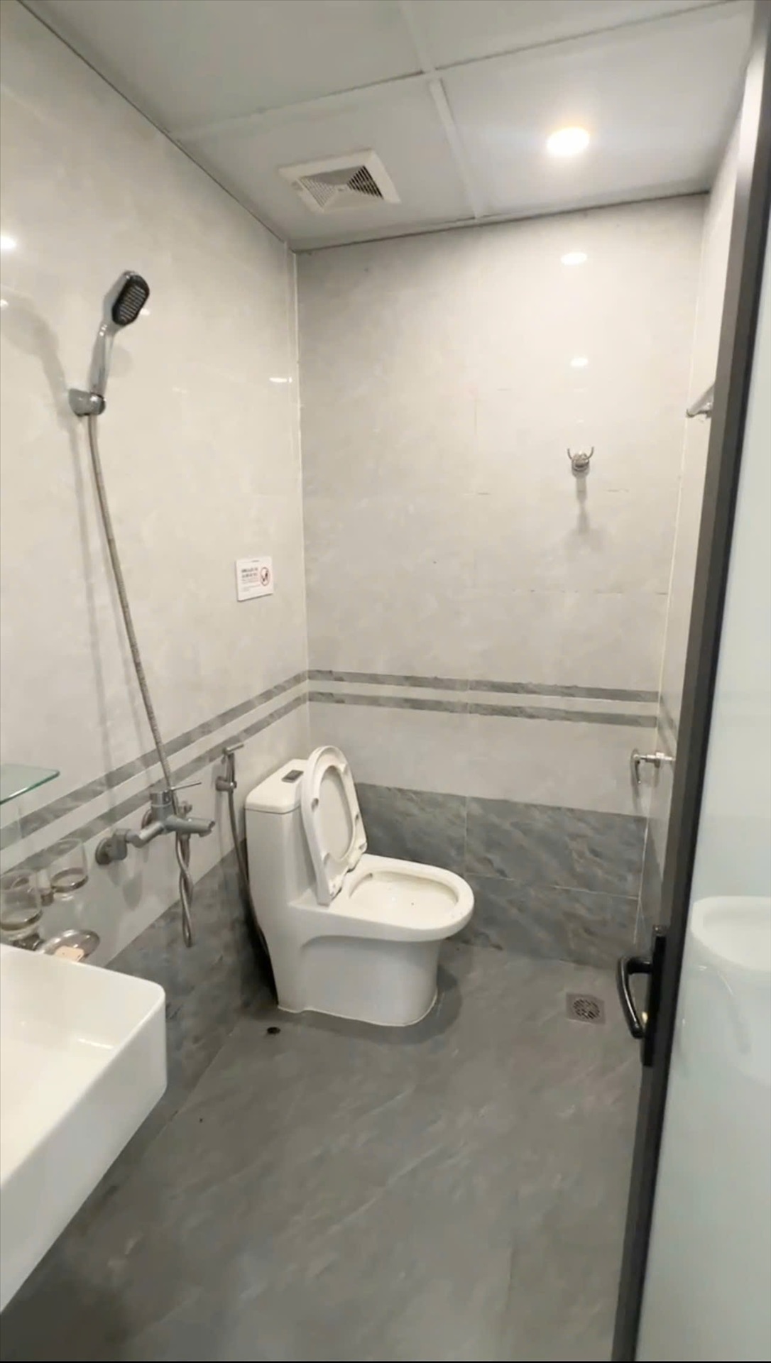 Phòng trọ Studio 25m2 tại GENZ Home Xuân Phương - Nam Từ Liêm - Phòng tắm
