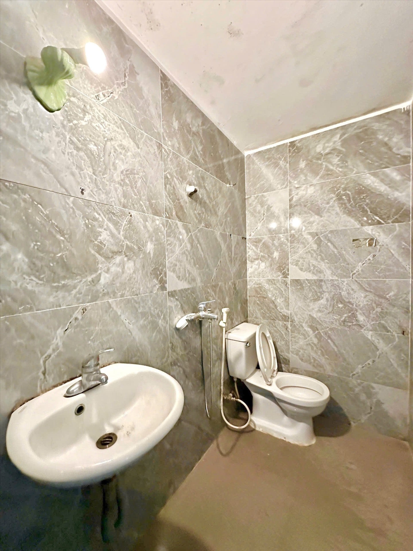 Phòng trọ Studio 25m2 tại Time House Kim Giang - Thanh Xuân - Phòng tắm