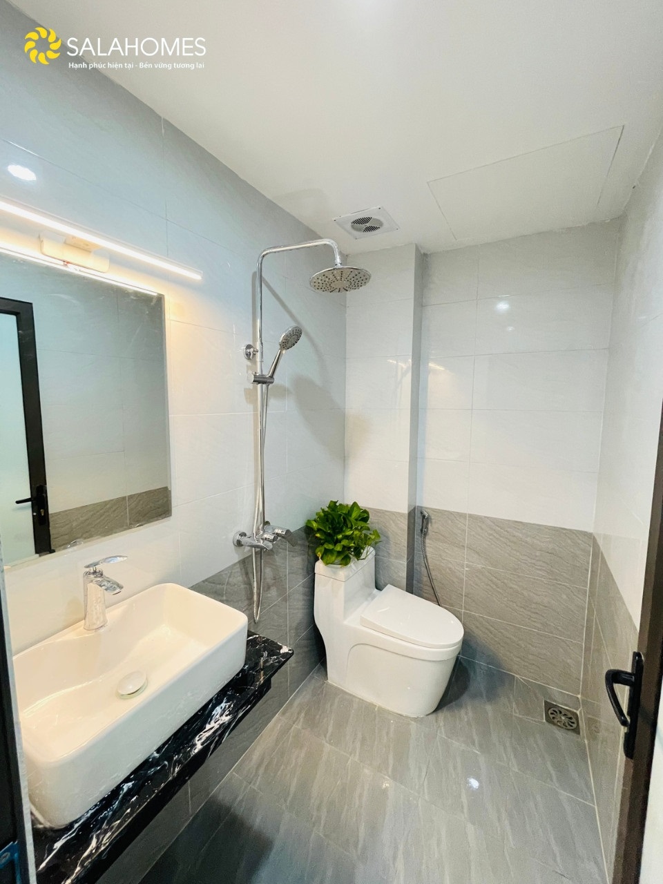 Phòng trọ Studio 38m2 tại Salahomes Nguyễn Thị Định - Cầu Giấy - Phòng tắm