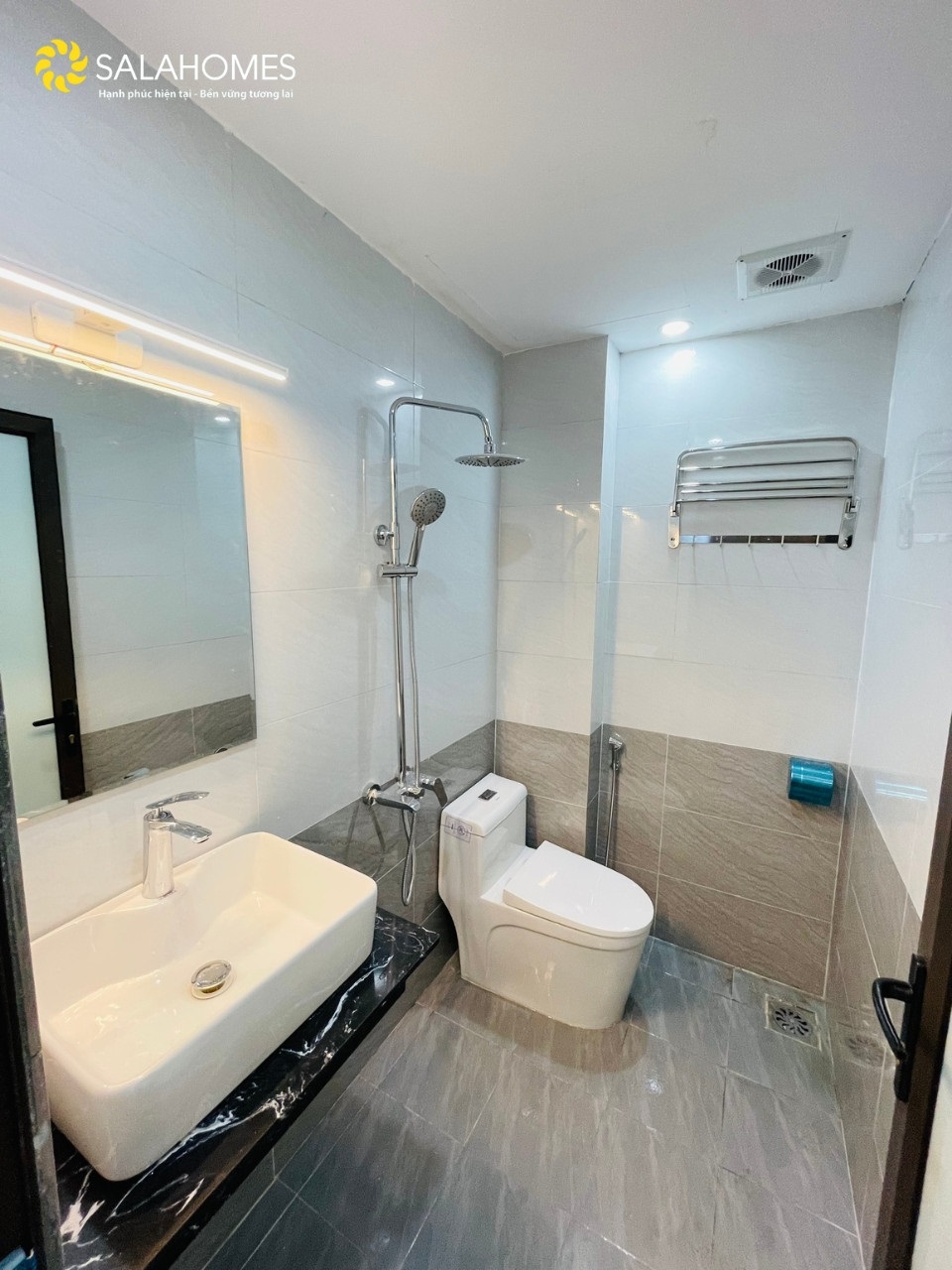 Phòng trọ Studio 40m2 tại Salahomes Nguyễn Thị Định - Cầu Giấy - Phòng tắm