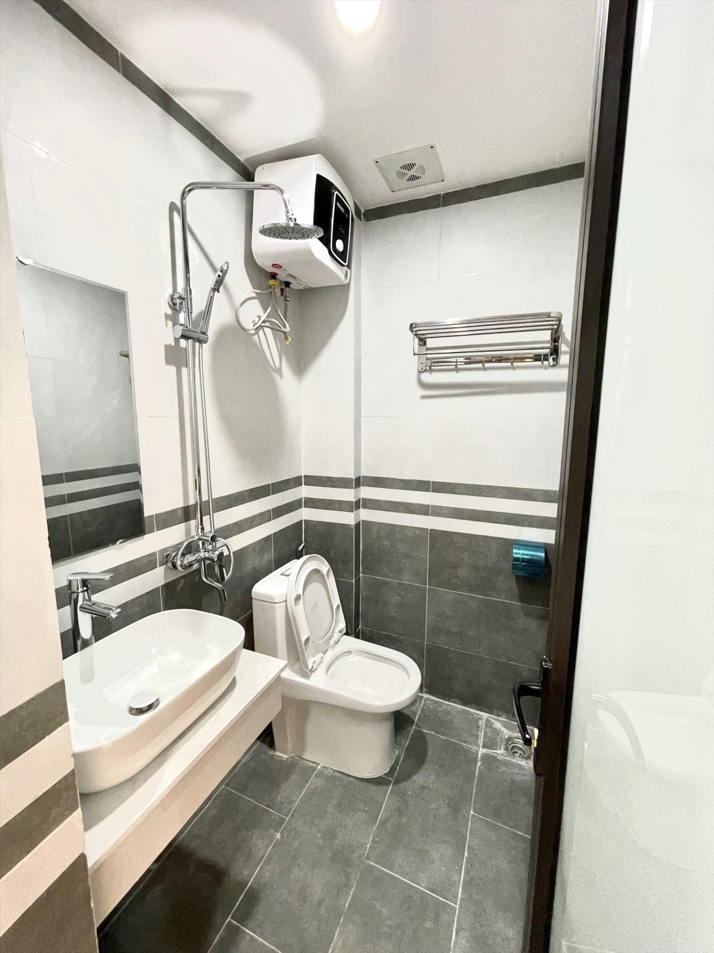 Phòng trọ 2 Phòng ngủ 40m2 tại TC Home Lạc Long Quân - Tây Hồ - Phòng tắm