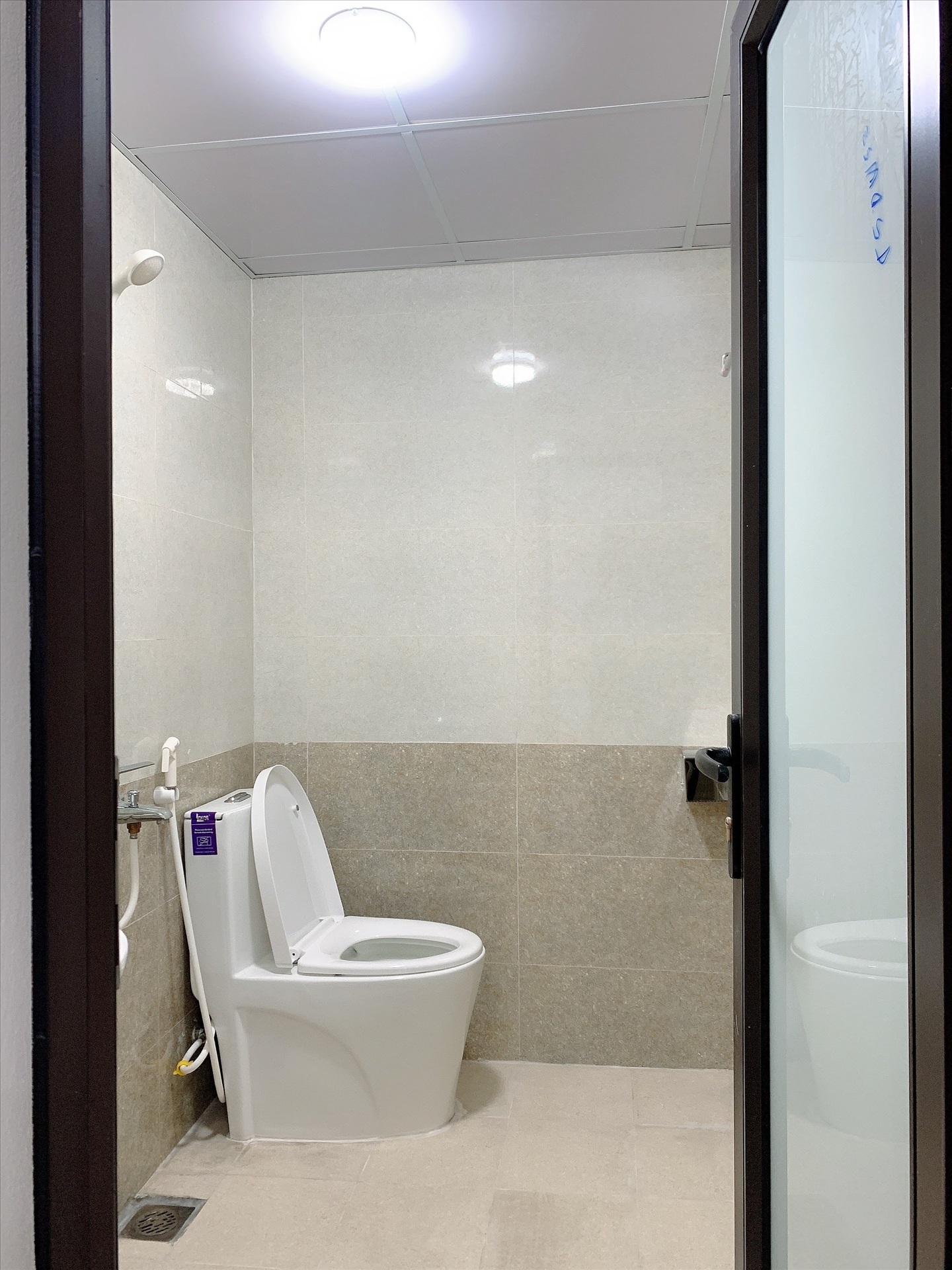 Phòng trọ Studio 30m2 tại AT Dương Quảng Hàm - Cầu Giấy - Phòng tắm