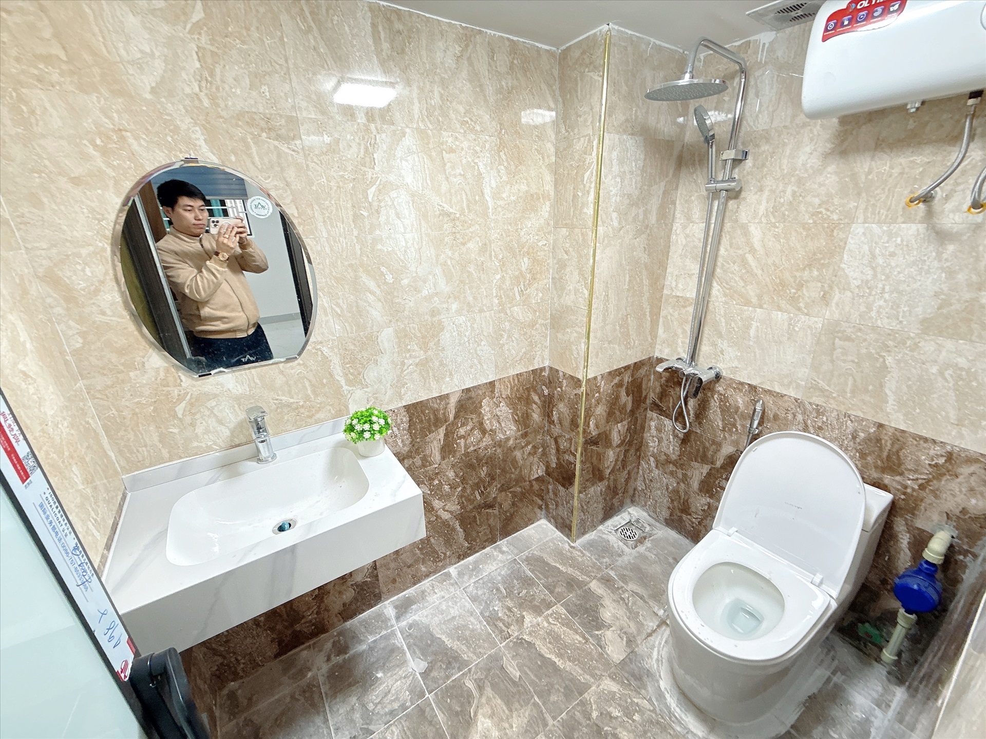 Phòng trọ Studio 30m2 tại AT Home Hoàng Quốc Việt - Cầu Giấy - Phòng tắm