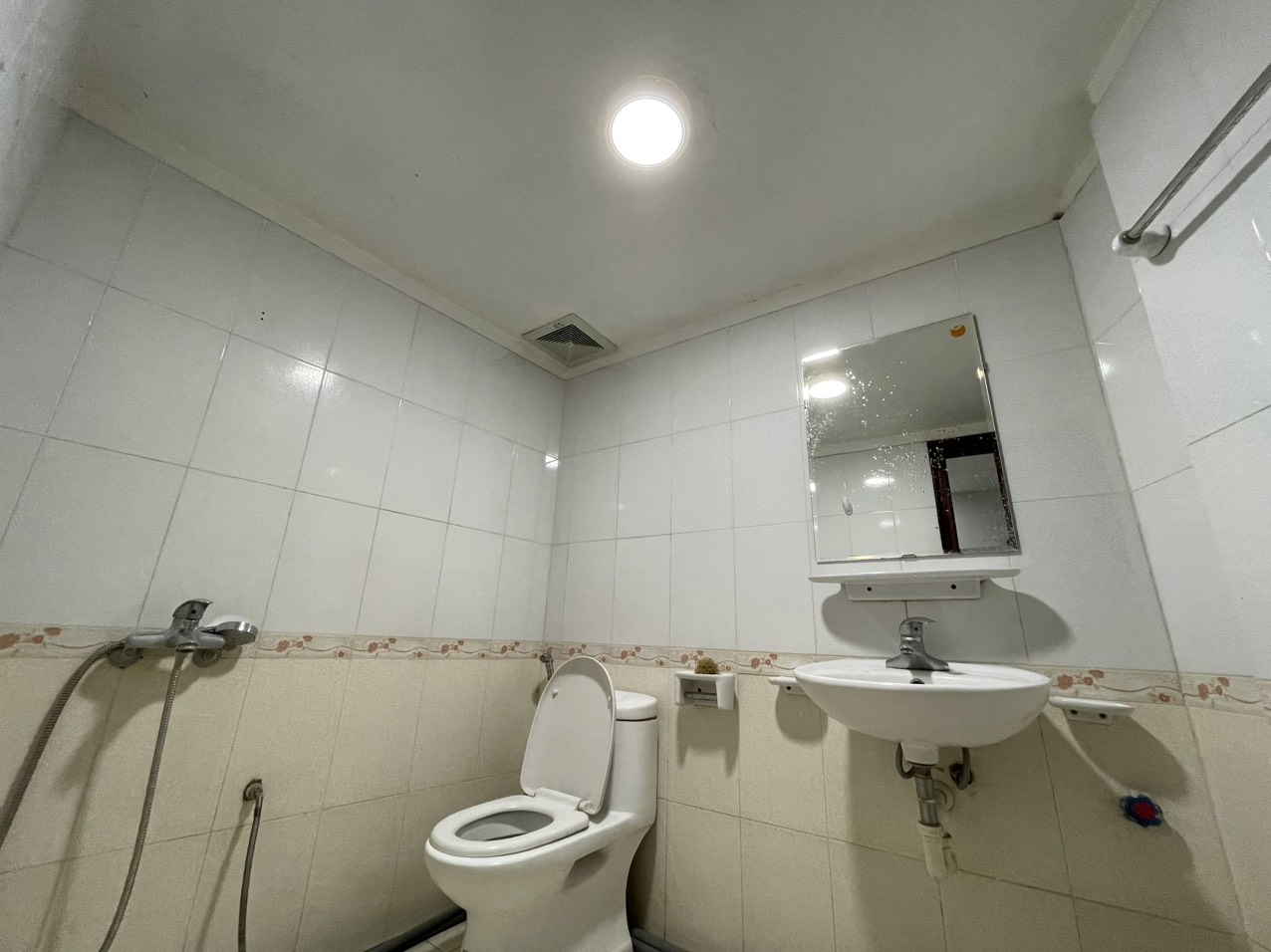 Phòng trọ Studio 25m2 tại Sunny Apartment Xuân Thủy - Cầu Giấy - Phòng tắm