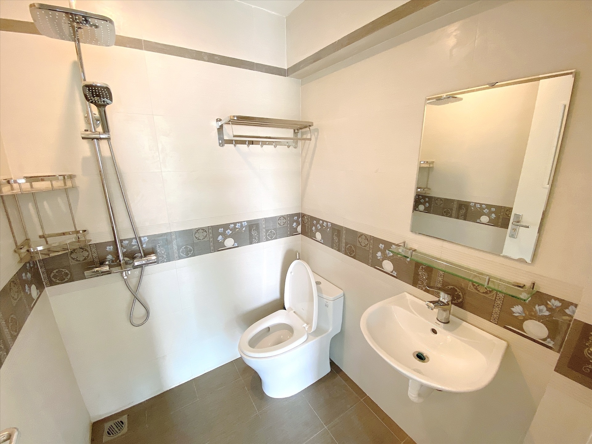 Phòng trọ Studio 35m2 tại Blue Homes Linh Lang - Ba Đình - Phòng tắm