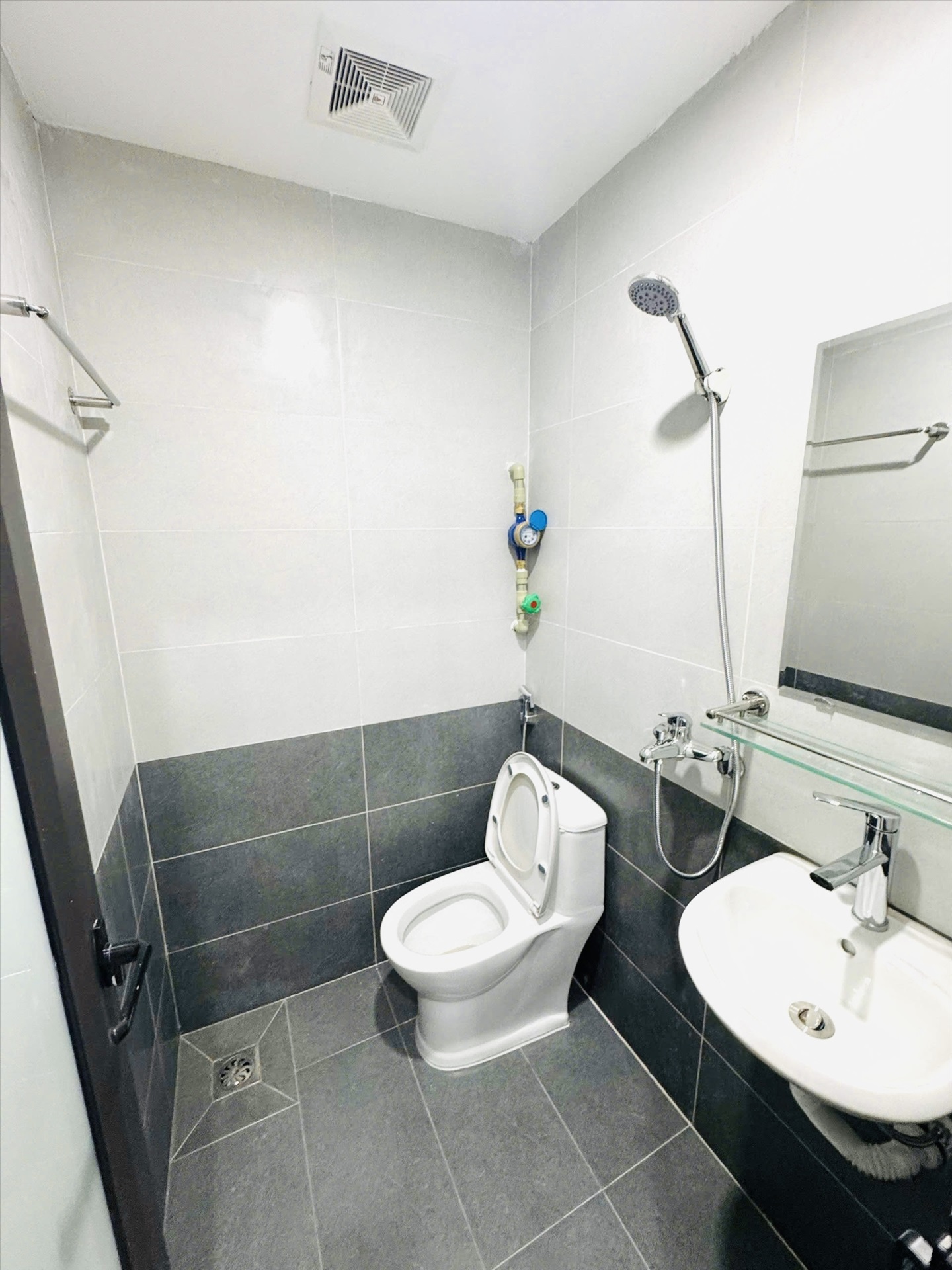 Phòng trọ Studio 25m2 tại Friends Team Hoa Bằng - Cầu Giấy - Phòng tắm