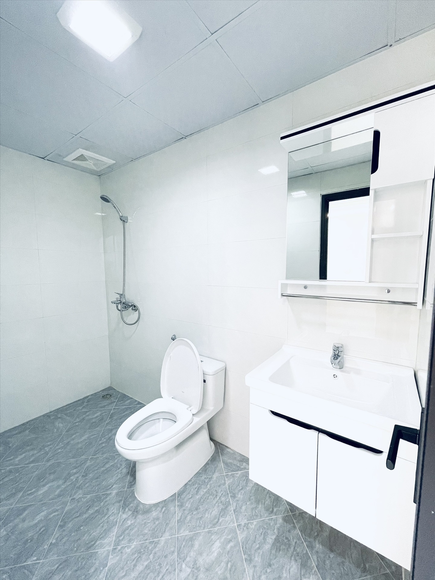 Phòng trọ 1 Phòng ngủ 35m2 tại TT House 3 Đường Láng - Đống Đa - Phòng tắm