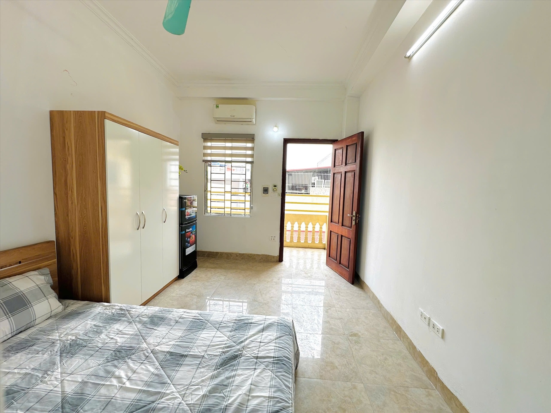 Phòng trọ Studio 20m2 tại TT House 1 Nguyễn Khánh Toàn - Cầu Giấy - Phòng khách