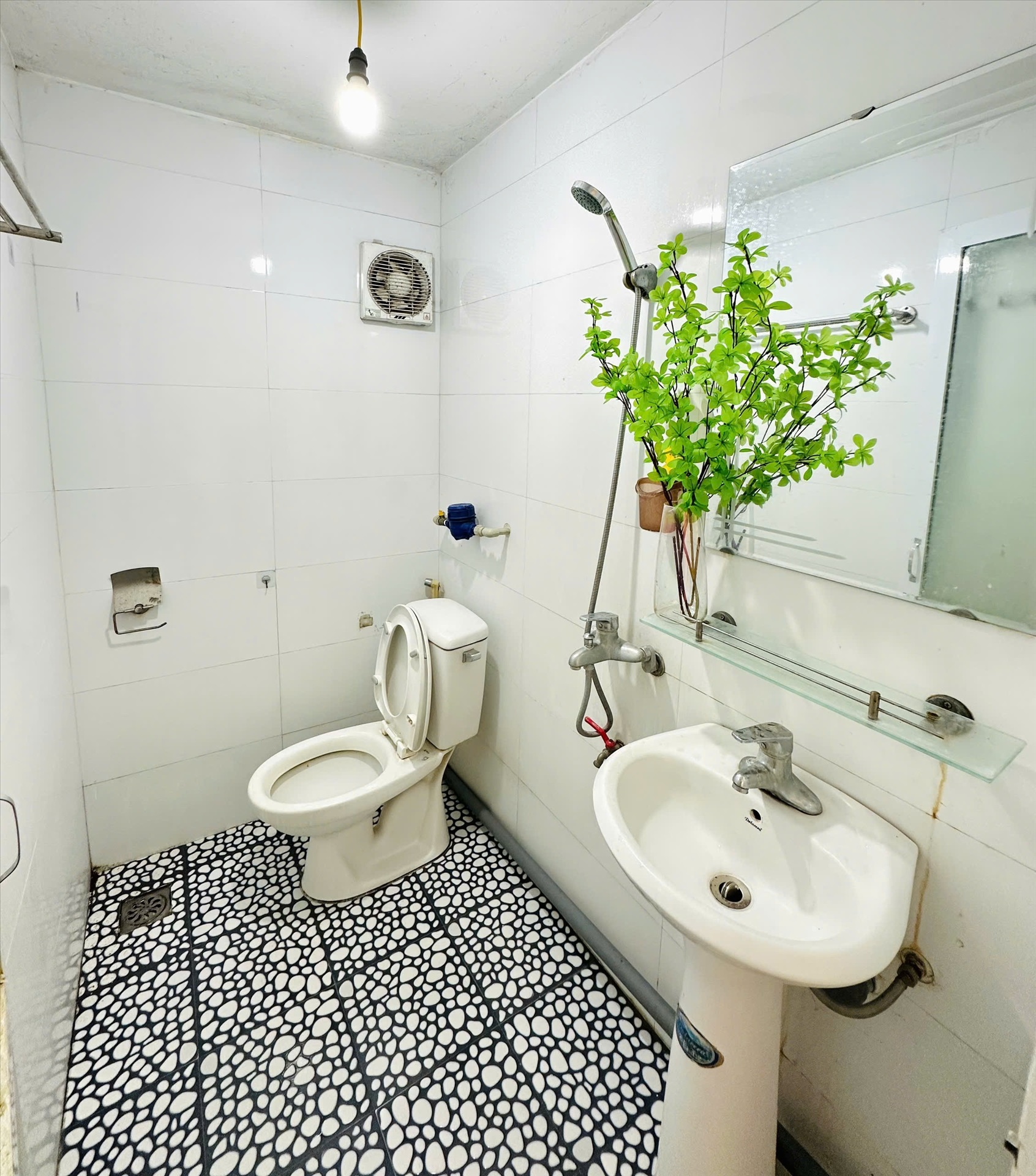 Phòng trọ Studio 25m2 tại TT House 2 Trung Kính - Cầu Giấy - Phòng tắm