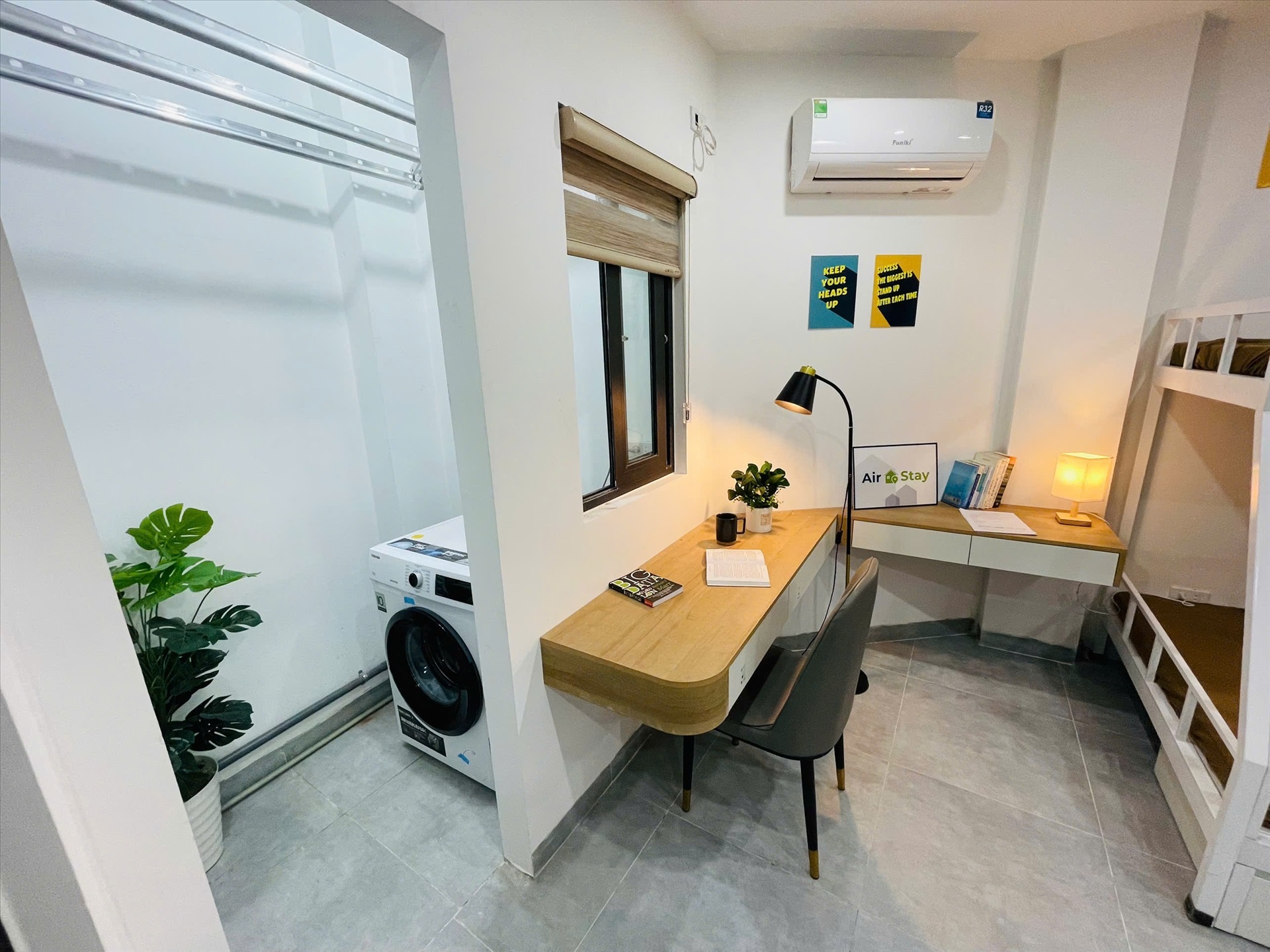 Phòng trọ Studio 30m2 tại Airstay Yên Lạc - Hai Bà Trưng - Góc làm việc