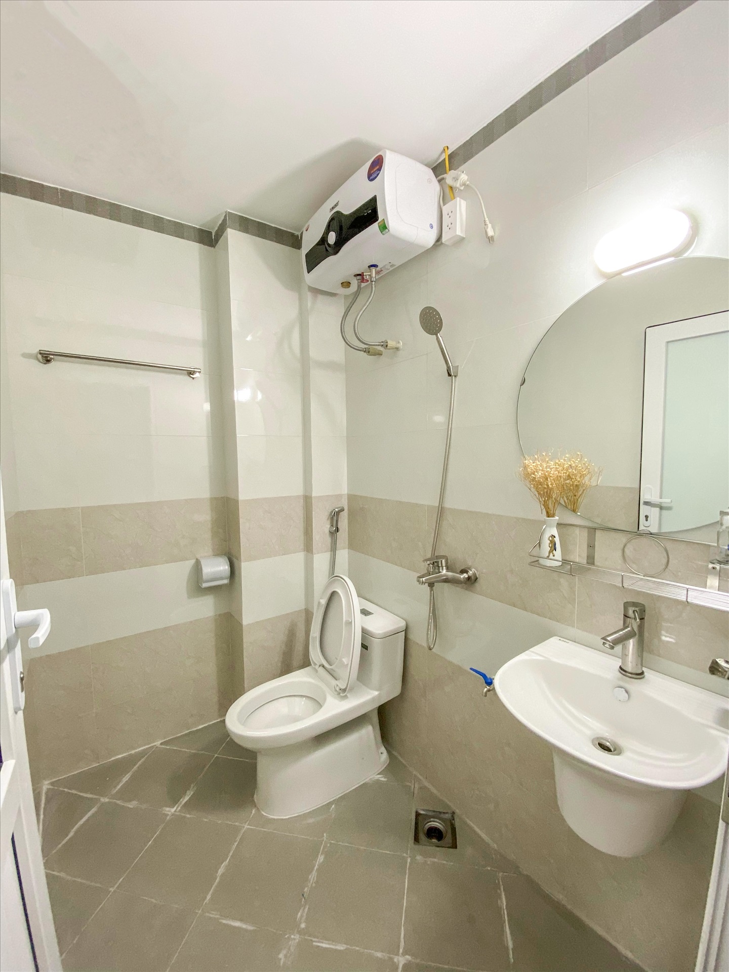 Phòng trọ Studio 28m2 tại RenHouse Mai Dịch - Cầu Giấy - Phòng tắm