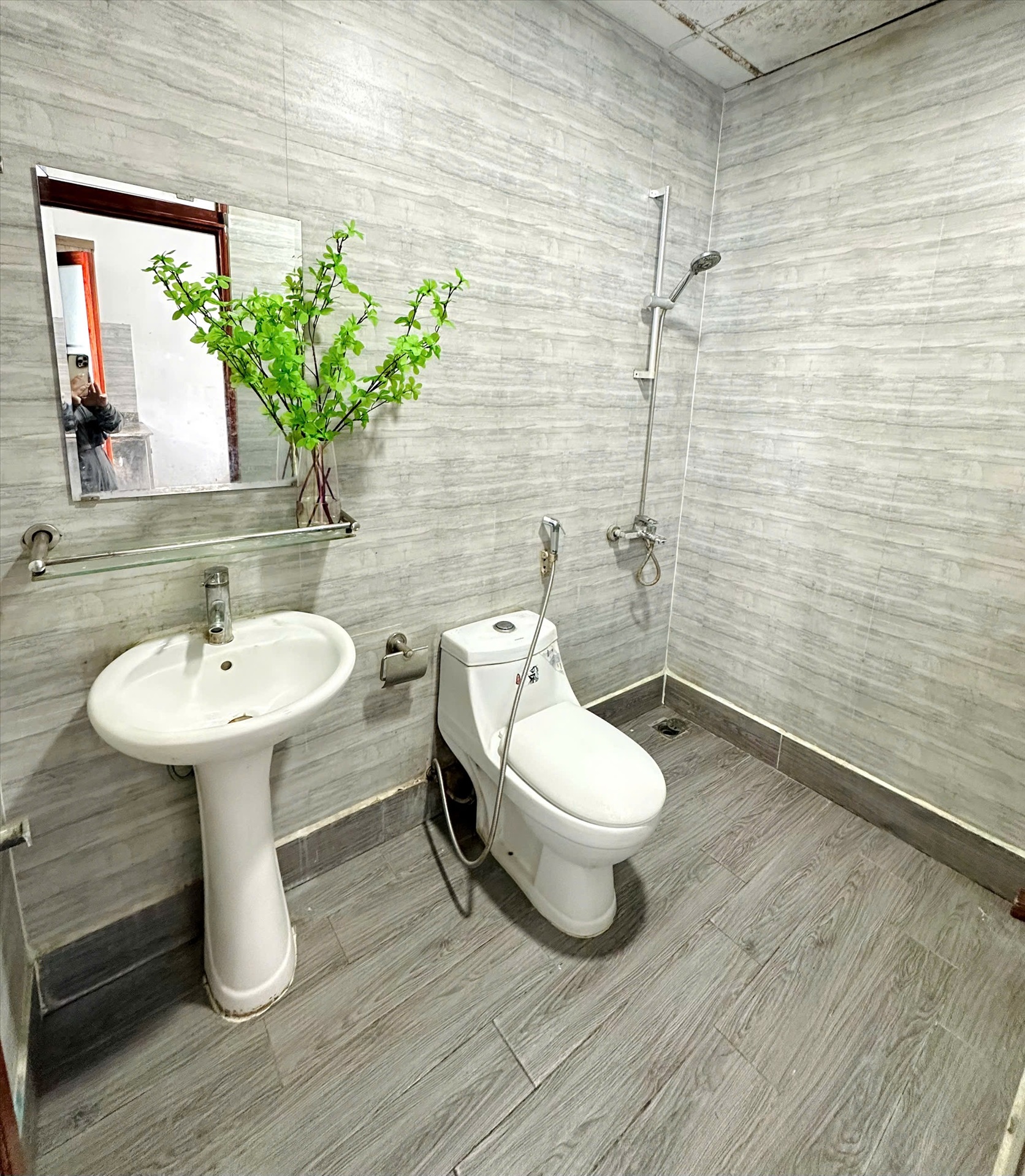 Phòng trọ 1 Phòng ngủ 25m2 tại TT House 1 Trung Kính - Cầu Giấy - Phòng tắm