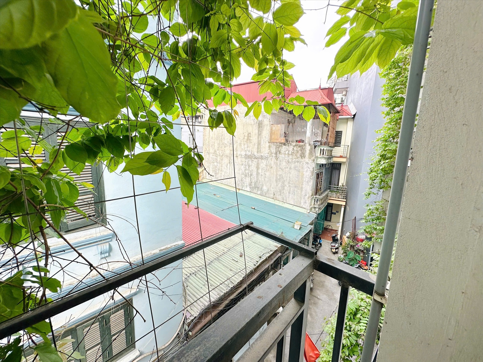 Phòng trọ 1 Phòng ngủ 25m2 tại TT House 1 Trung Kính - Cầu Giấy - Ban công