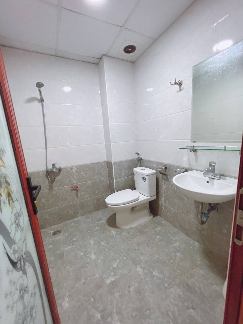 Phòng trọ Studio 30m2 tại AT Home Nguyễn Chánh - Cầu Giấy - Phòng tắm