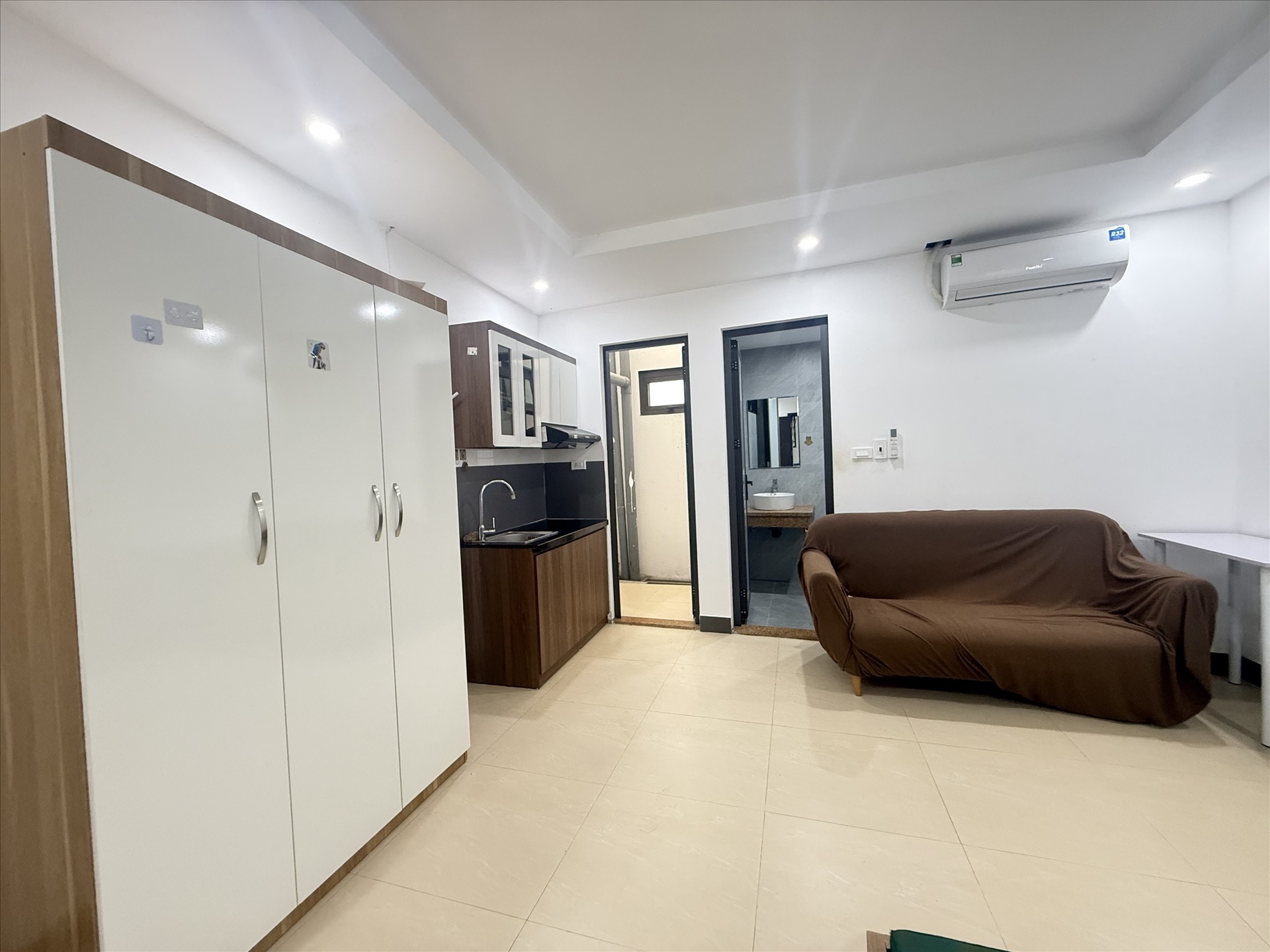 Phòng trọ Studio 30m2 tại AT Home Giang Văn Minh - Ba Đình - Phòng khách