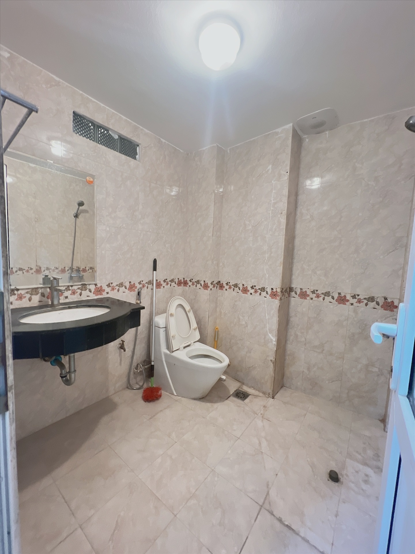 Phòng trọ 1 Phòng ngủ 30m2 tại AT Home Dương Quảng Hàm - Cầu Giấy - Phòng tắm