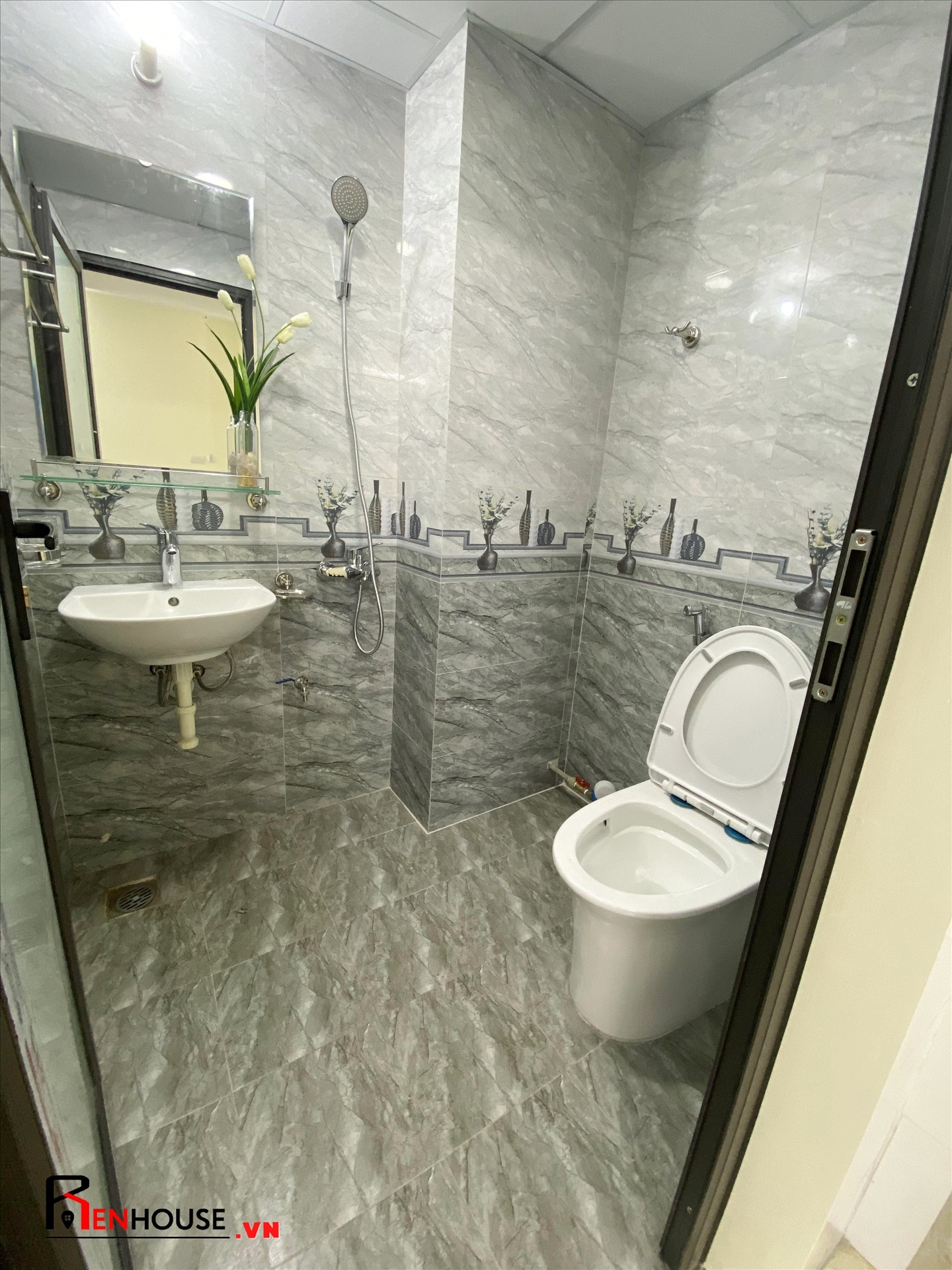 Phòng trọ Studio 30m2 tại RenHouse Yên Hòa - Cầu Giấy - Phòng tắm