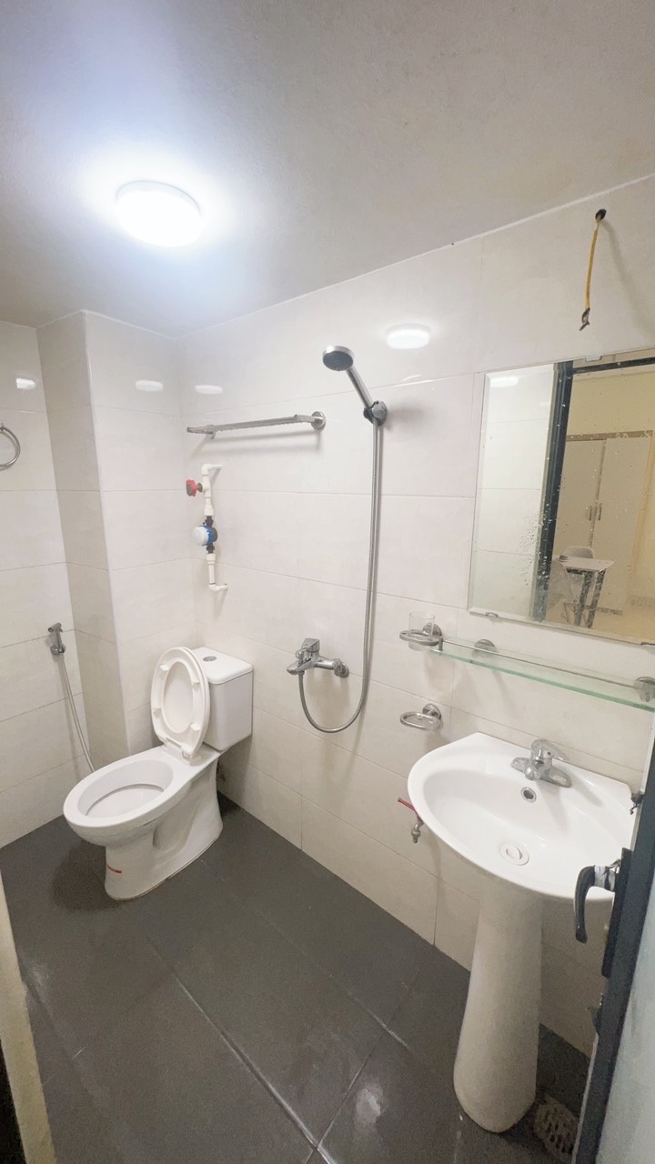 Phòng trọ Studio 28m2 tại QHOME Trần Duy Hưng - Cầu Giấy - Phòng tắm