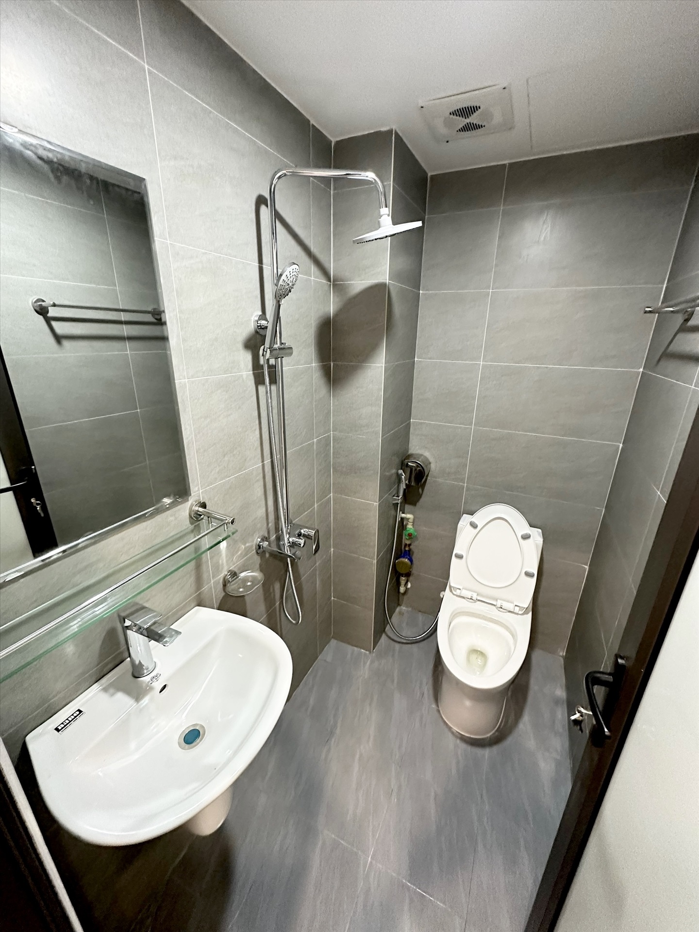 Phòng trọ Studio 27m2 tại DreamHouse Yên Hòa - Cầu Giấy - Phòng tắm