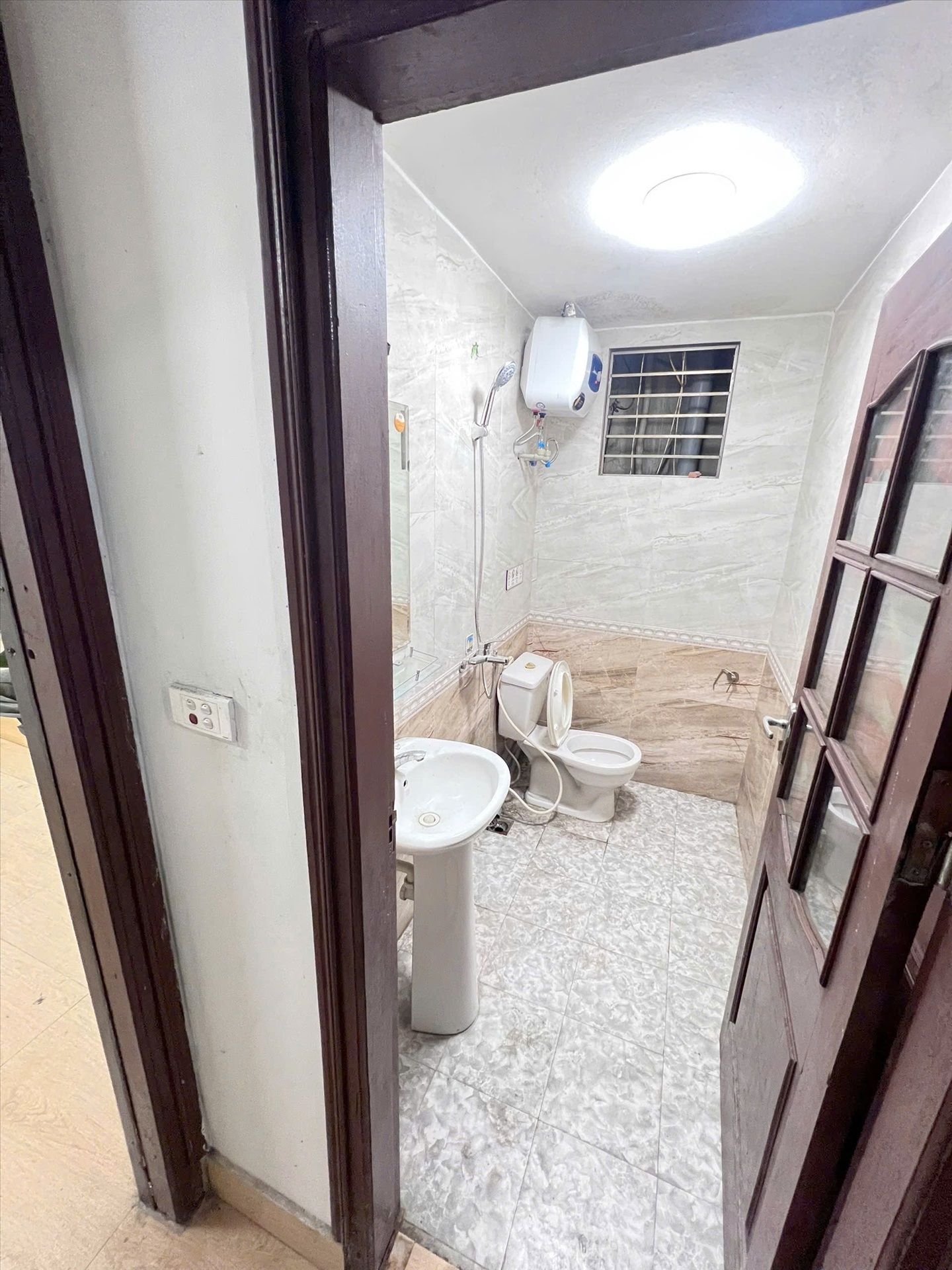 Phòng trọ Studio 20m2 tại AVHome Hồng Hà - Ba Đình - Phòng tắm