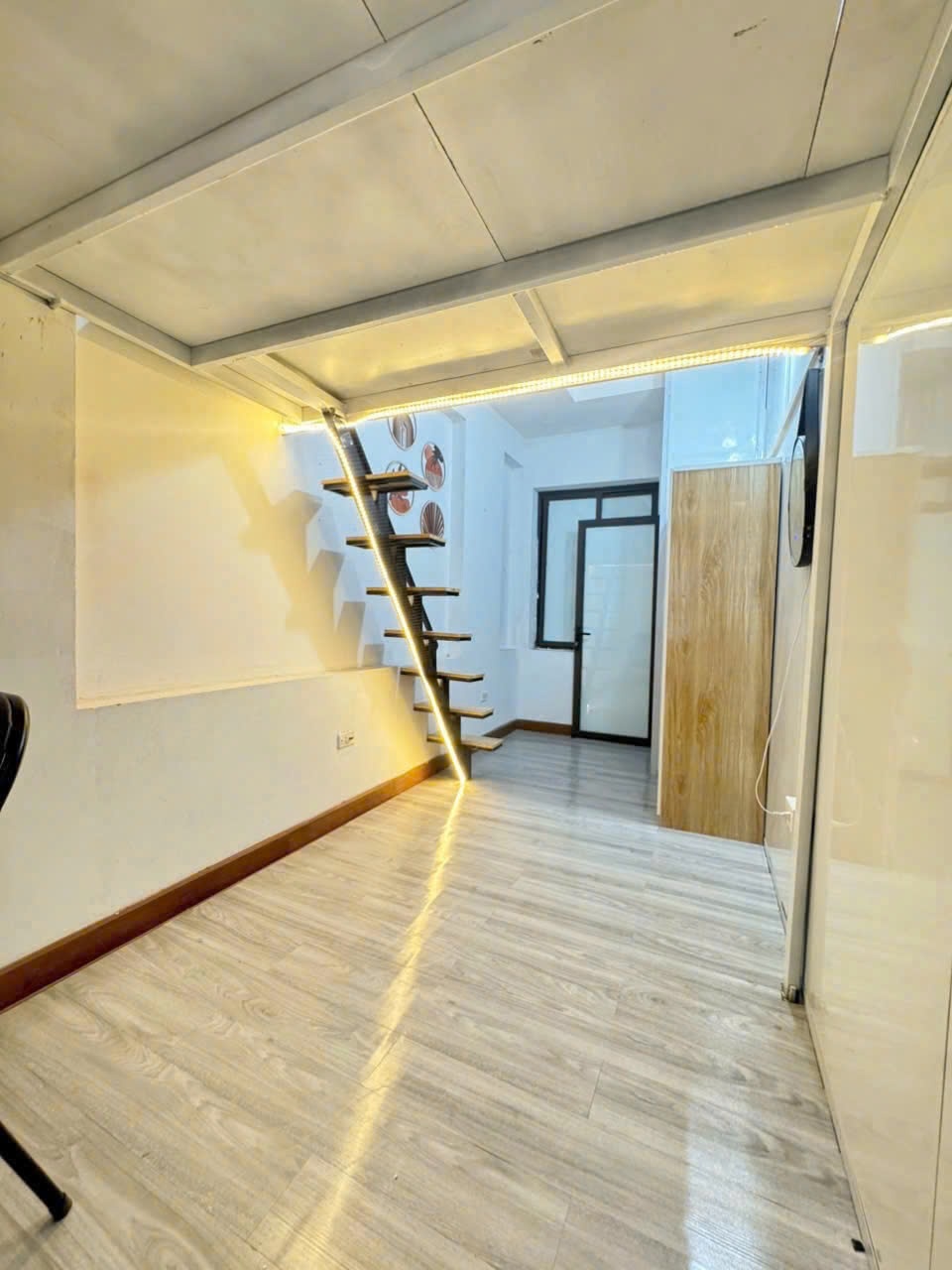 Phòng trọ Duplex 20m2 tại AVHome Đường Láng - Đống Đa - Phòng khách