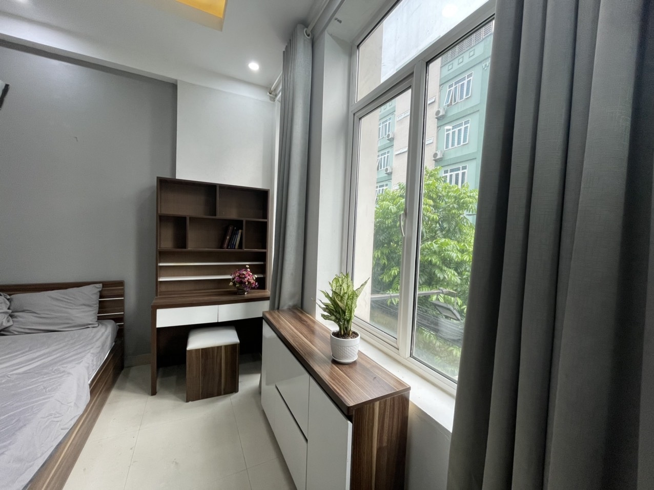 Phòng trọ Studio 35m2 tại Sunny Apartment Xuân Thủy - Cầu Giấy - Góc làm việc