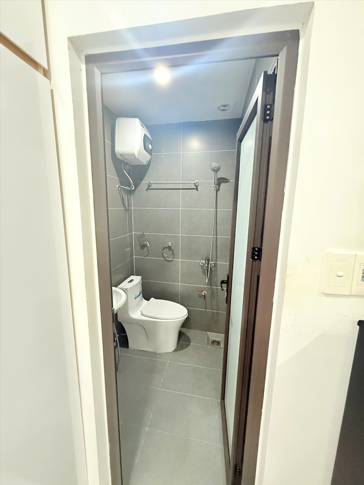 Phòng trọ Studio 25m2 tại VNFI House Phương Canh - Nam Từ Liêm - Phòng tắm