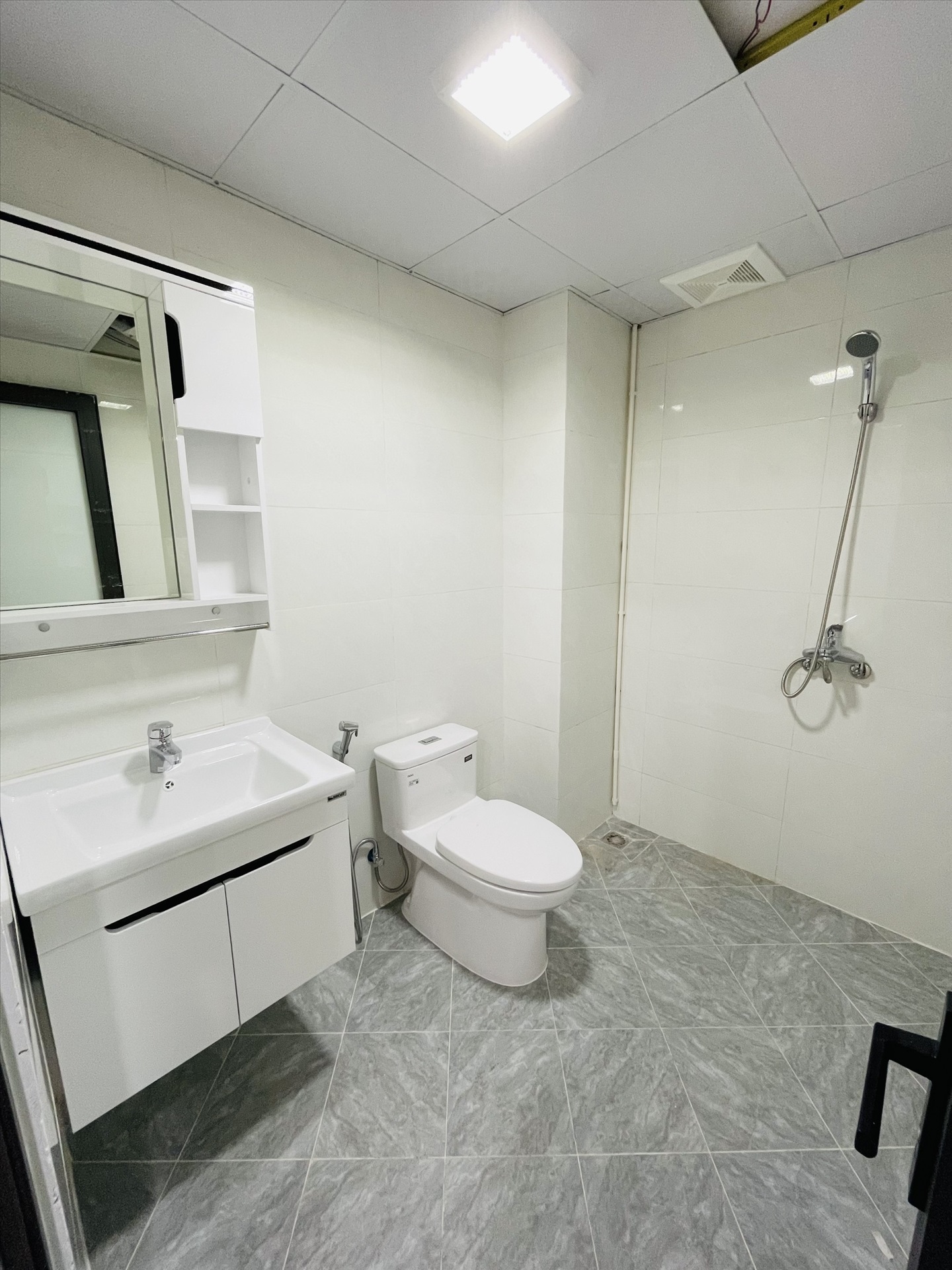 Phòng trọ 1 Phòng ngủ 30m2 tại TT House 3 Đường Láng - Đống Đa - Phòng tắm