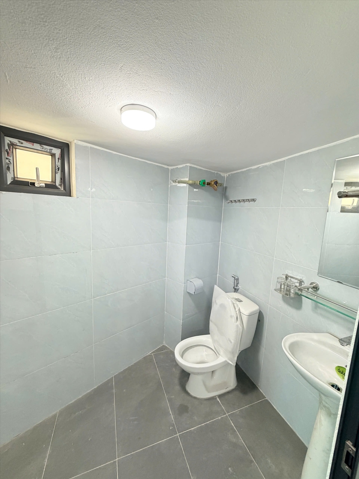 Phòng trọ Studio 30m2 tại VNFI House Tây Mỗ - Nam Từ Liêm - Phòng tắm